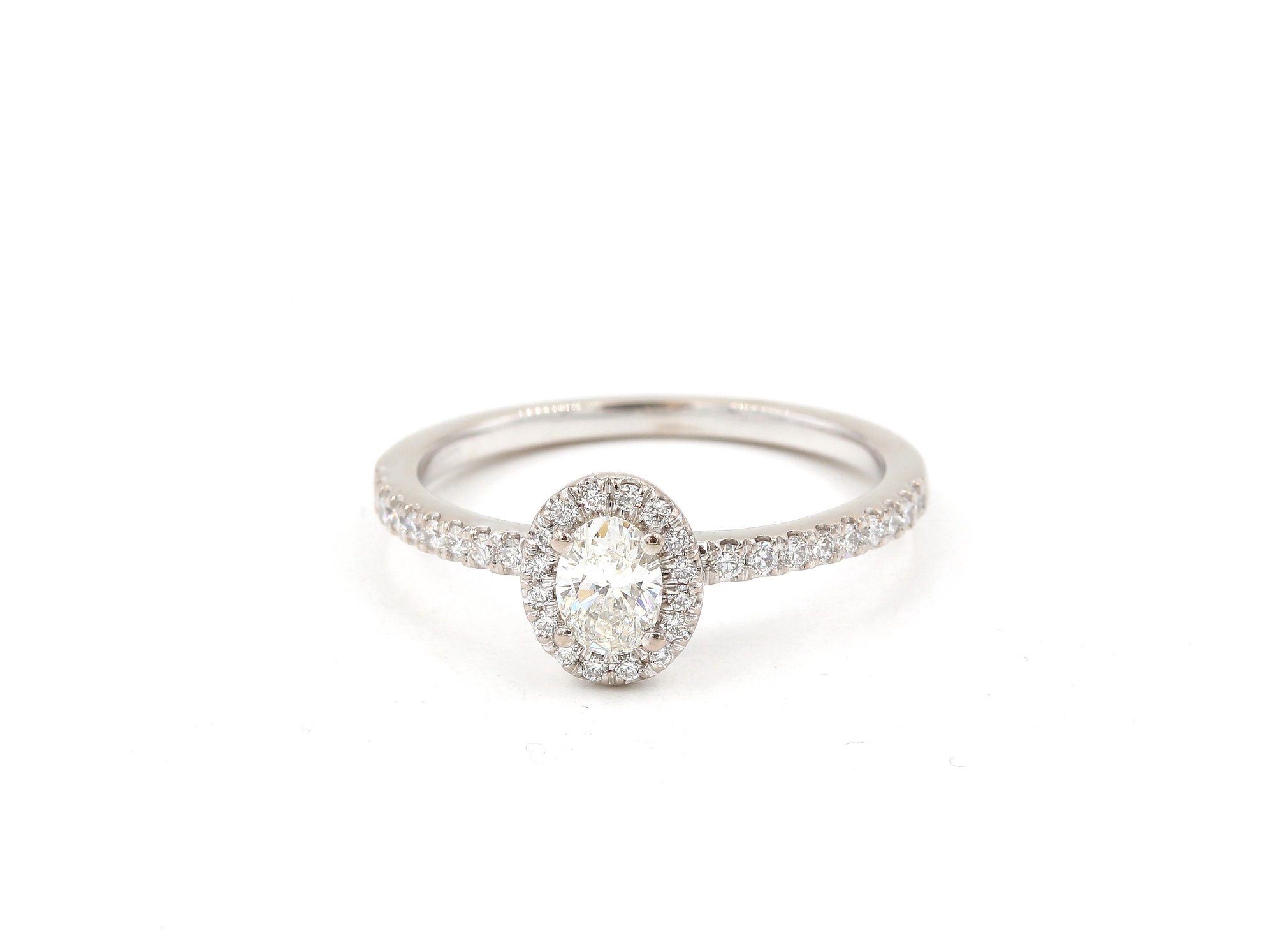 Diamantring i 18k vitguld ca 0,67 ct totalt. vikt:2,87g