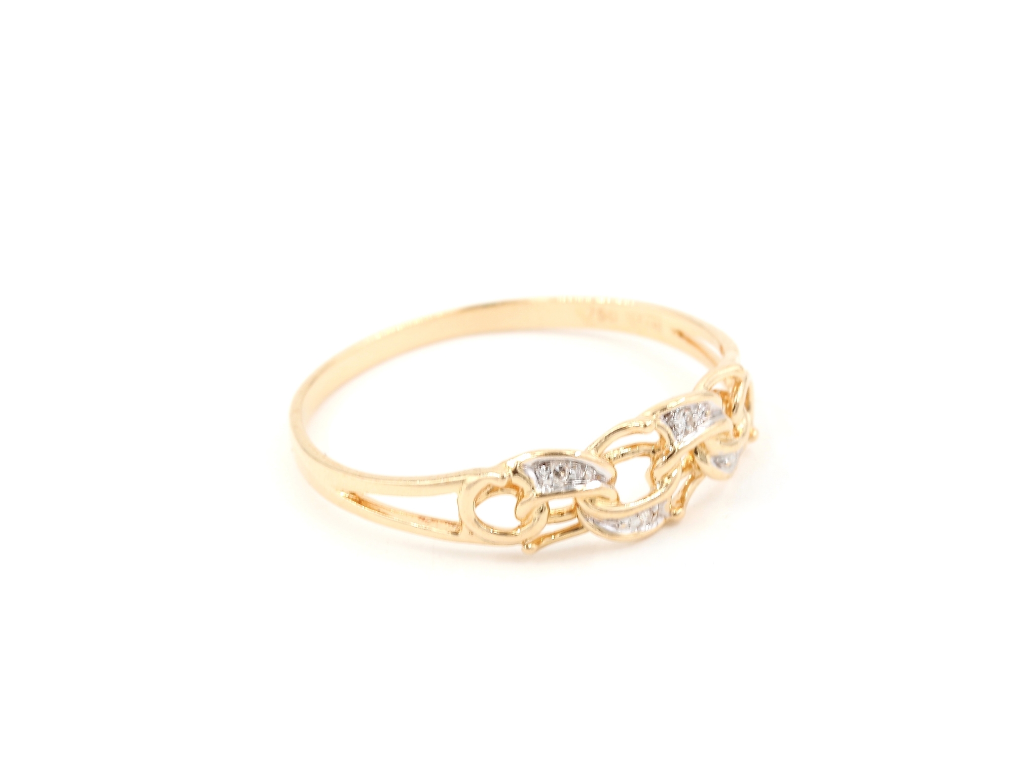 Bismarck ring i 18k guld med diamanter. vikt: 1,8g
