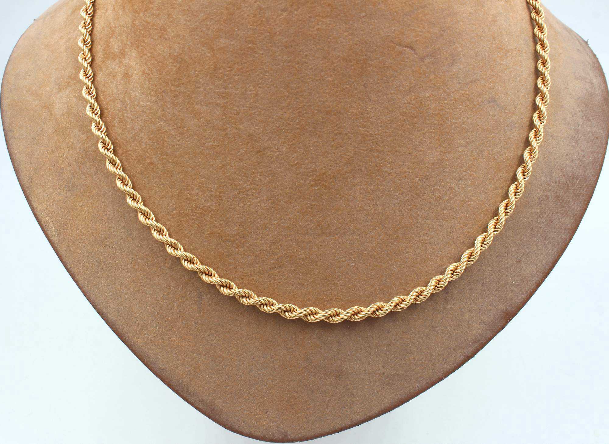 Cordell halsband i 18k guld. massiv. vikt:32,7g