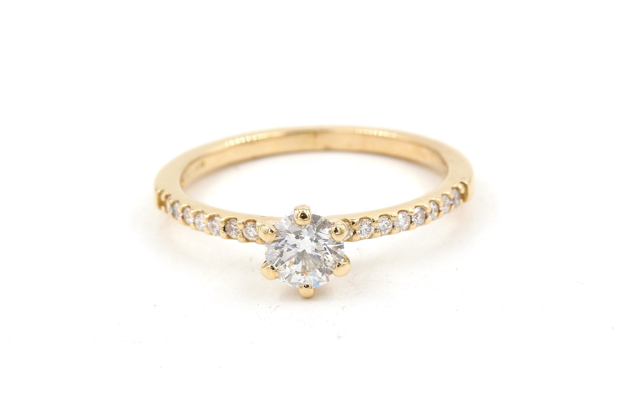 Diamantring i 18k guld ca 0,66 ct