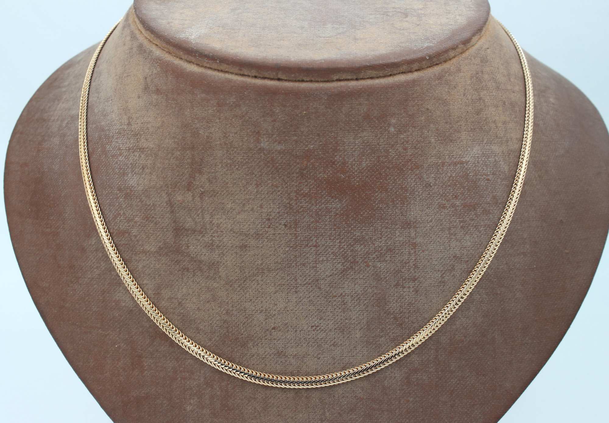 Fiskben halsband i 18k guld. vikt: 7,58g