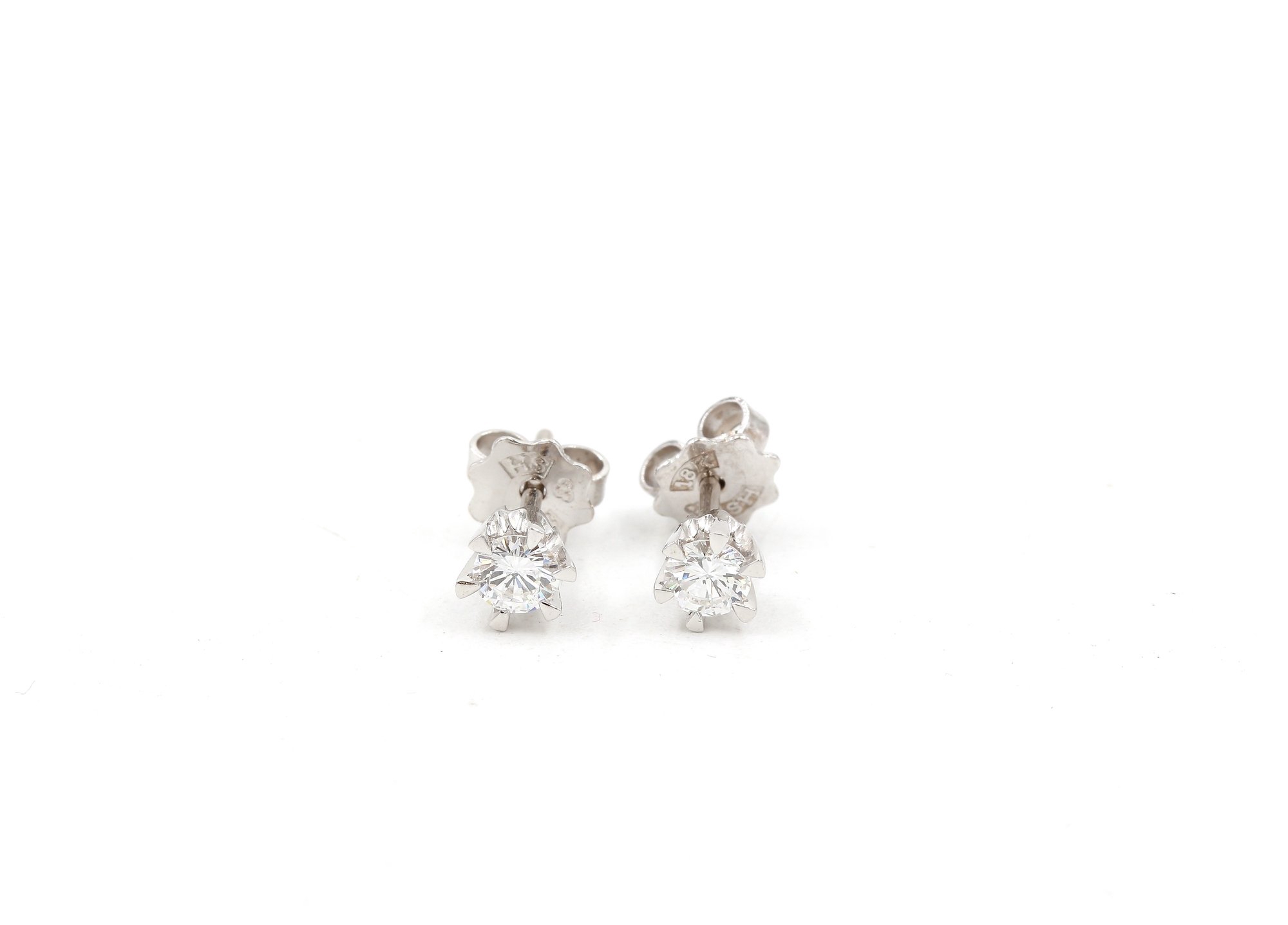 Diamant örhängen i 18k vitguld 0,30 ct. vikt:1,31g.