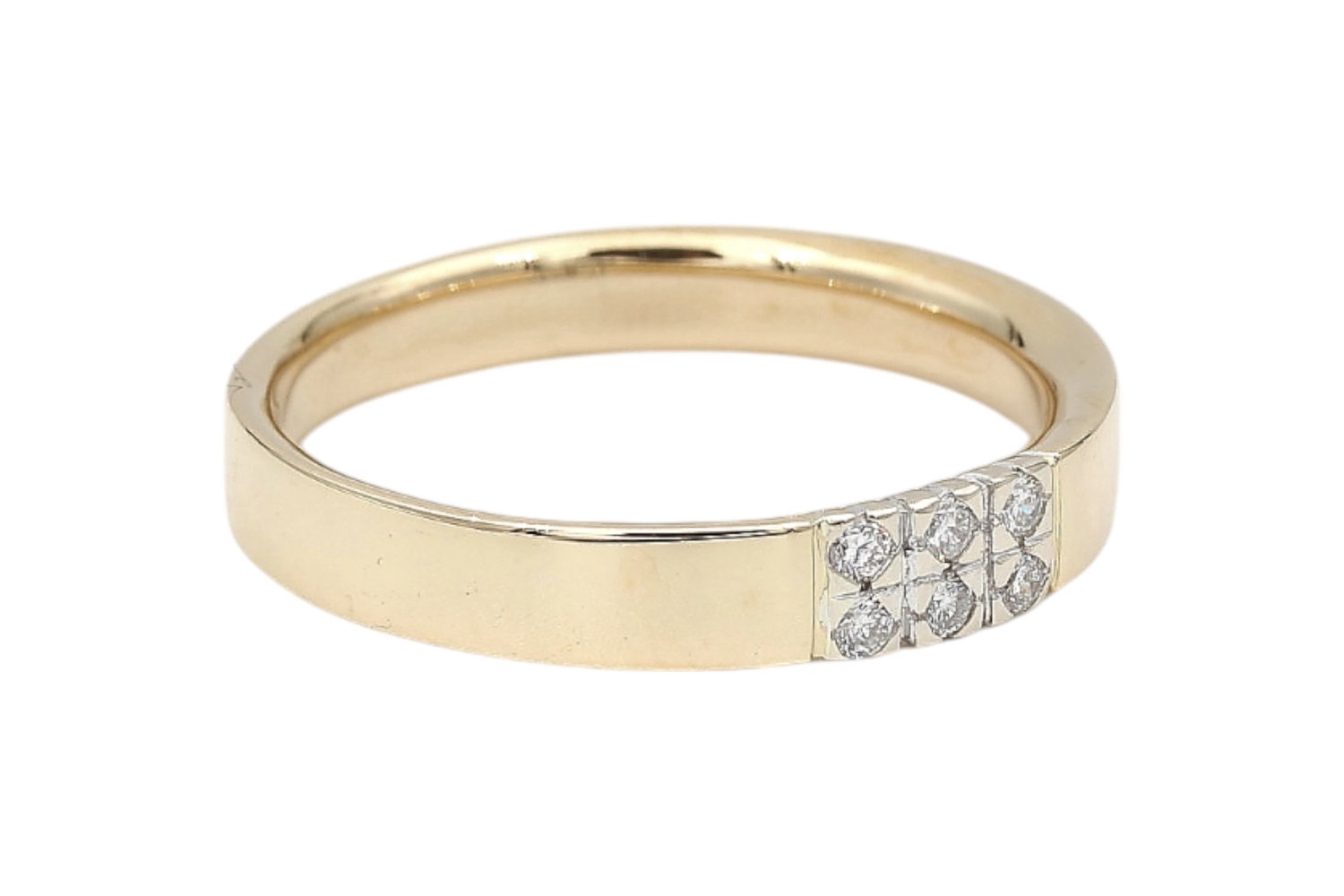 Diamantring i 18k guld med 6 diamanter.vikt 3.7g