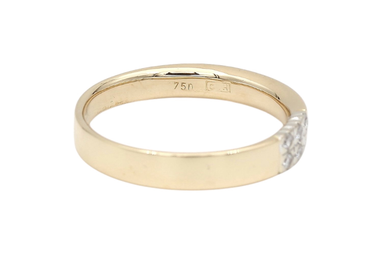 Diamantring i 18k guld med 6 diamanter.vikt 3.7g