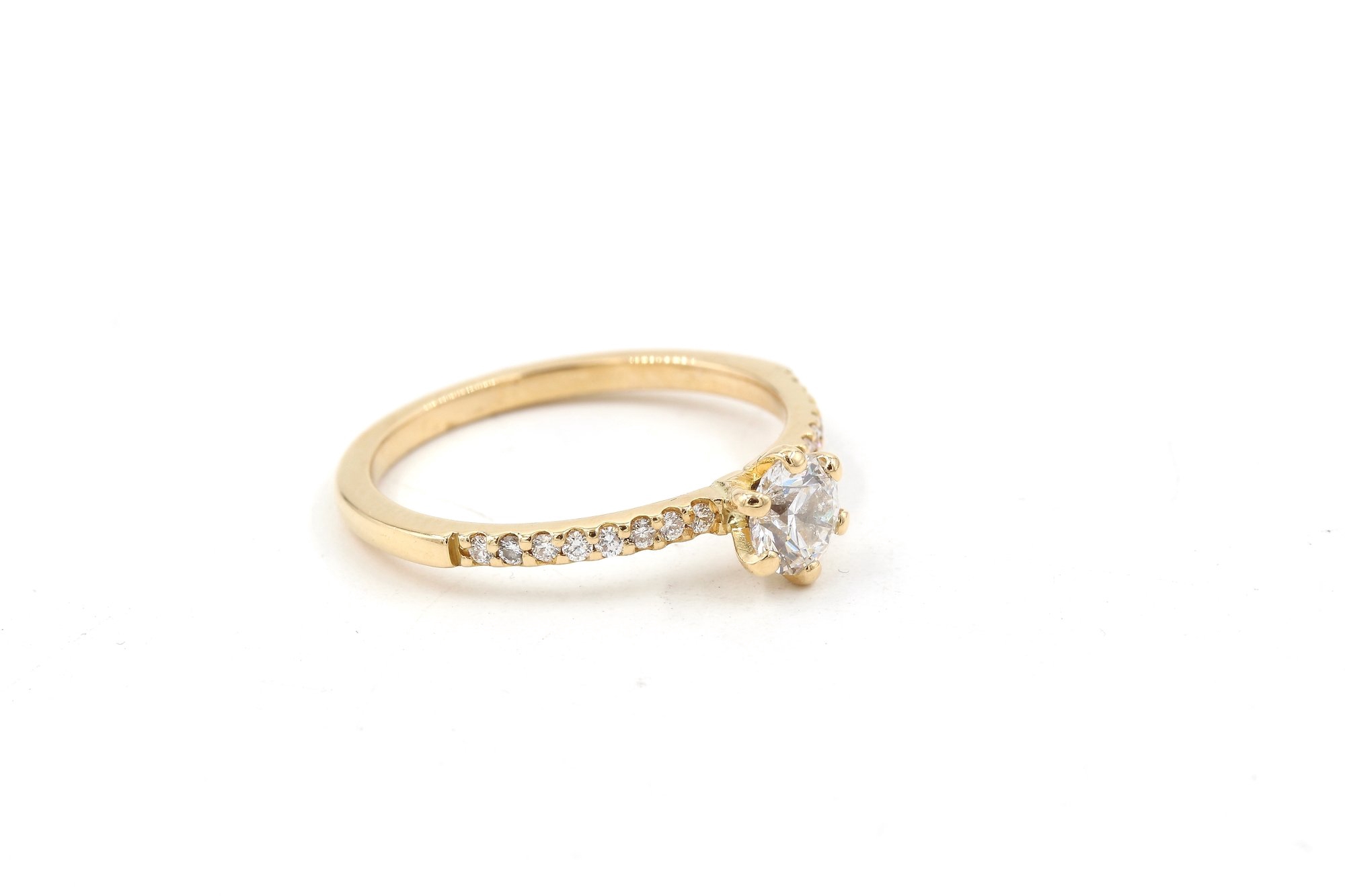 Diamantring i 18k guld ca 0,66 ct
