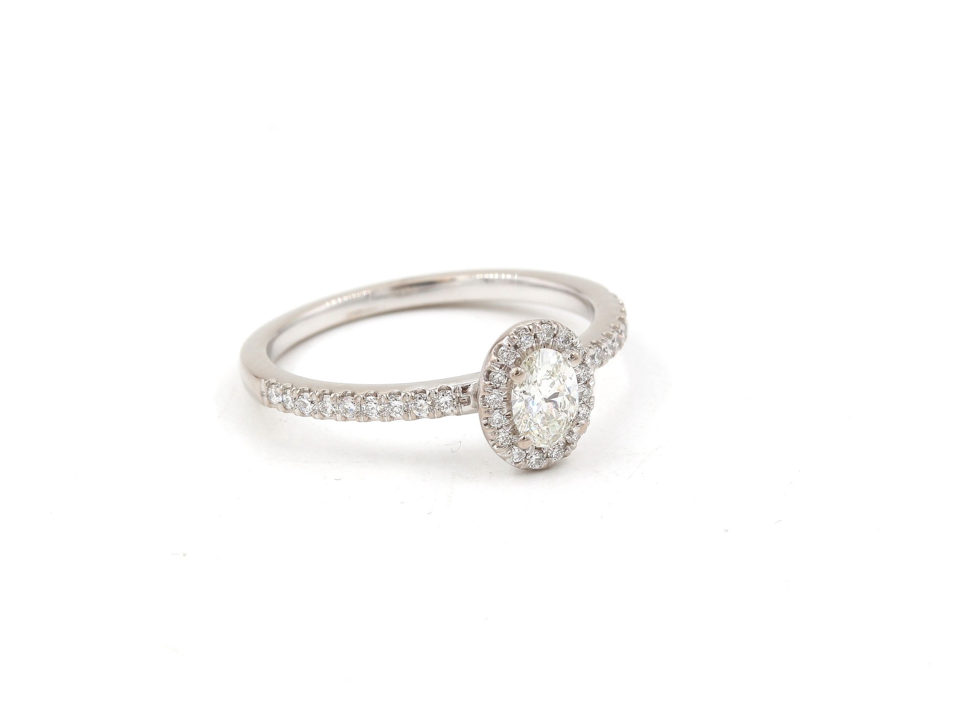 Diamantring i 18k vitguld ca 0,67 ct totalt. vikt:2,87g