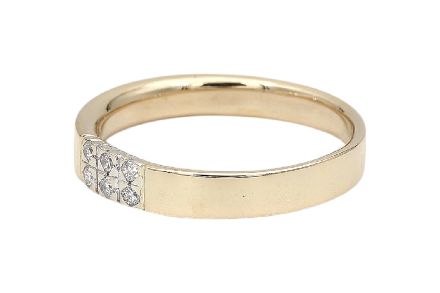 Diamantring i 18k guld med 6 diamanter.vikt 3.7g
