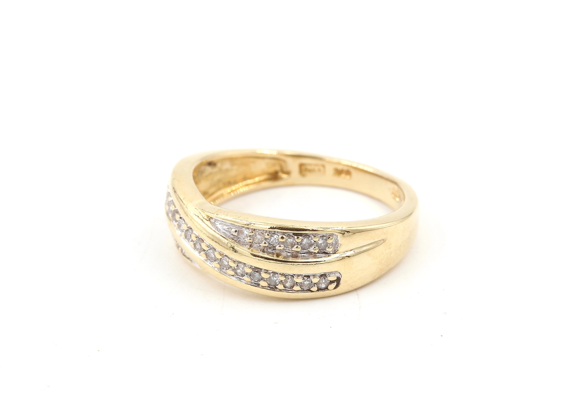 Diamantring i 18k guld 0,15 ct diamanter. vikt: 4,2g