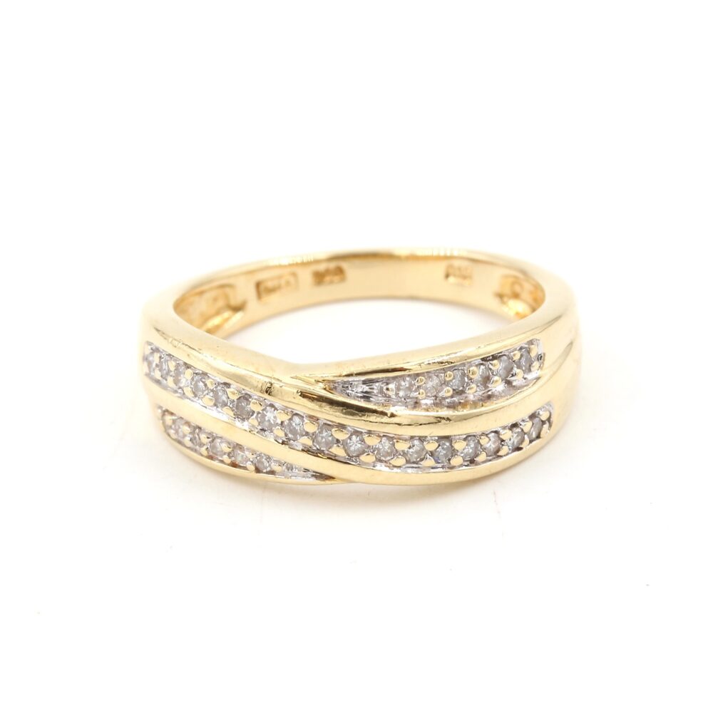 Diamantring i 18k guld 0,15 ct diamanter. vikt: 4,2g