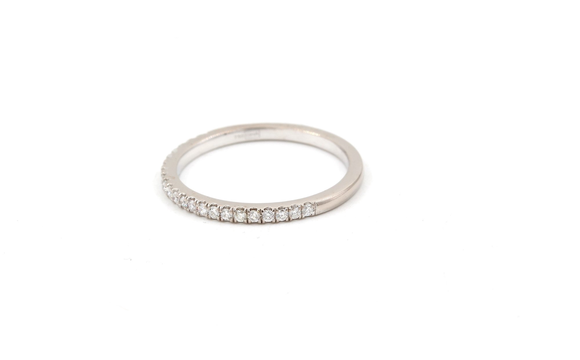 Diamantring i 18k vitguld ca 0,23 ct ct totalt. vikt: 2,12g