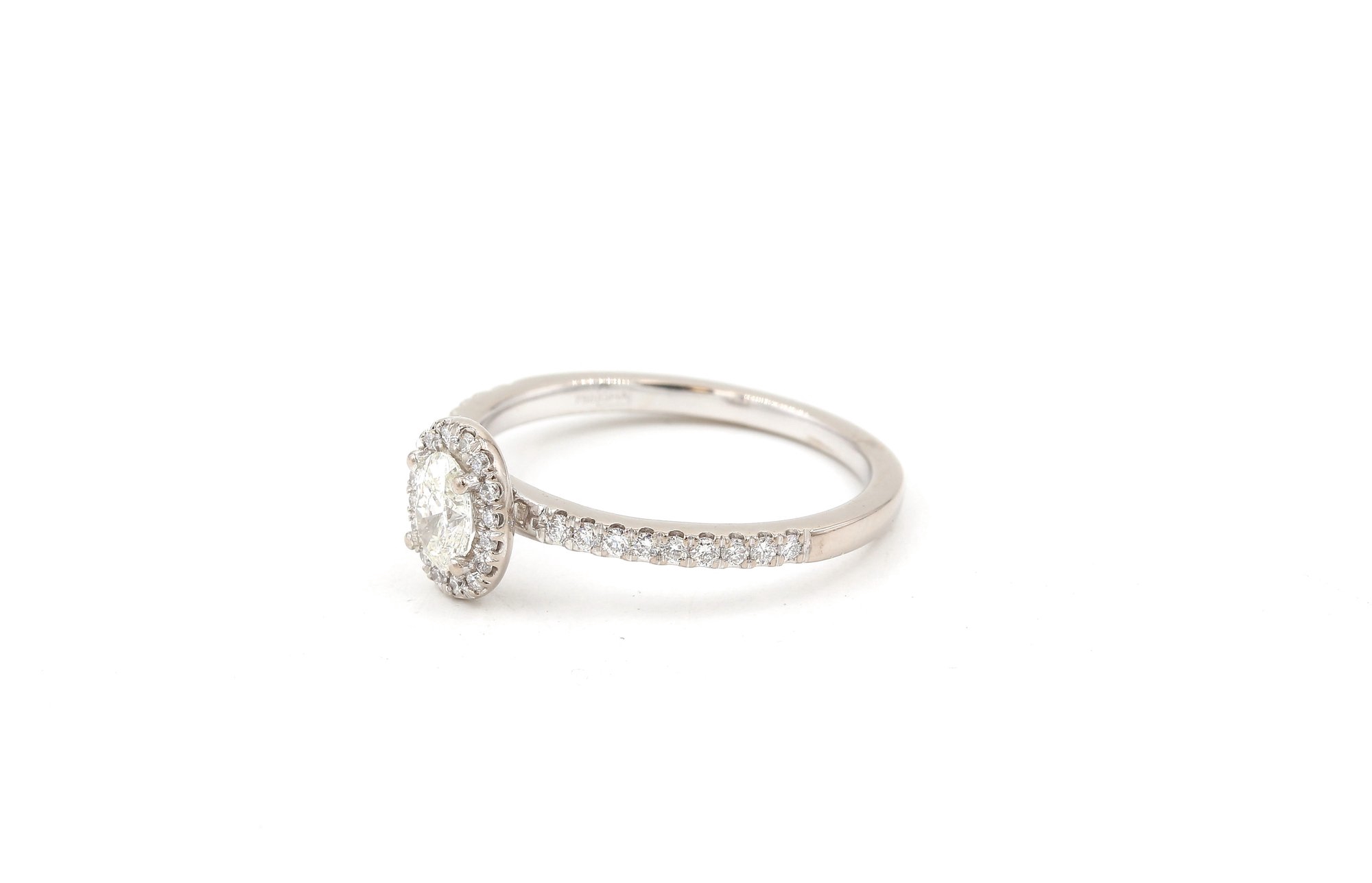 Diamantring i 18k vitguld ca 0,67 ct totalt. vikt:2,87g
