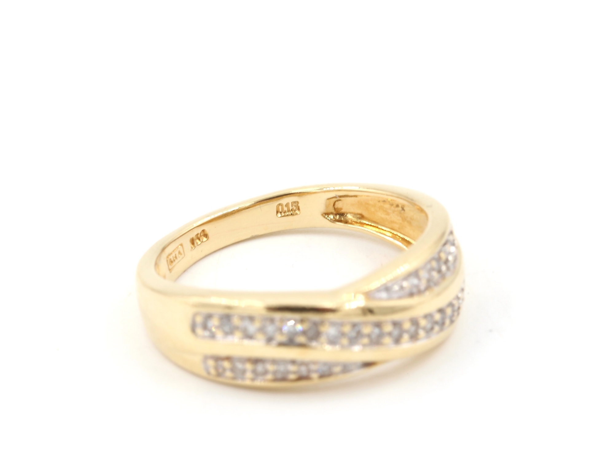 Diamantring i 18k guld 0,15 ct diamanter. vikt: 4,2g