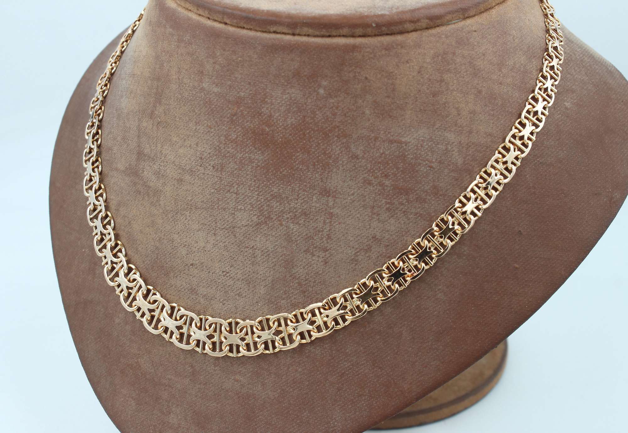 X-länk Halsband med stavar i 18k guld . vikt: 28,22 g