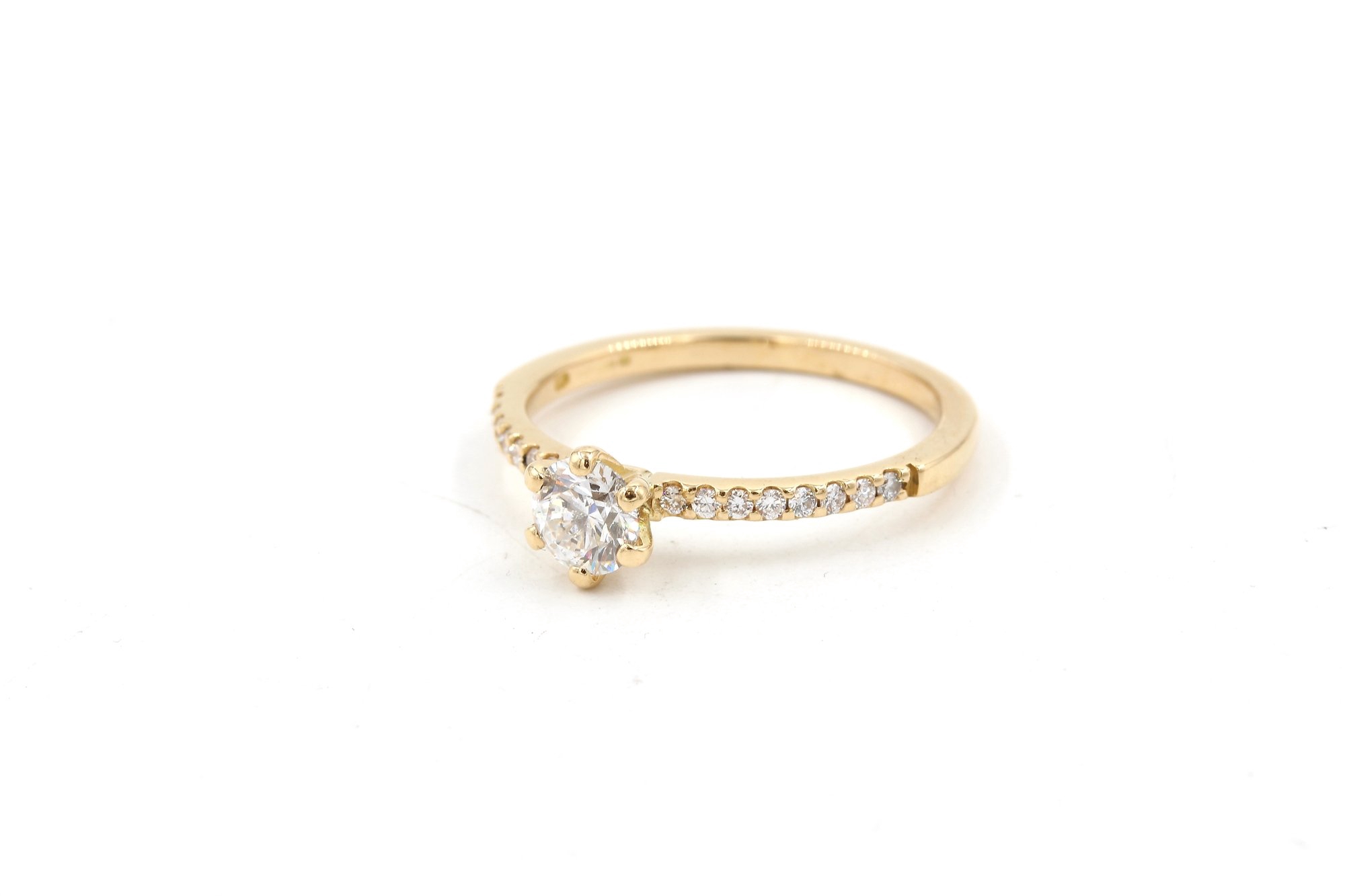 Diamantring i 18k guld ca 0,66 ct