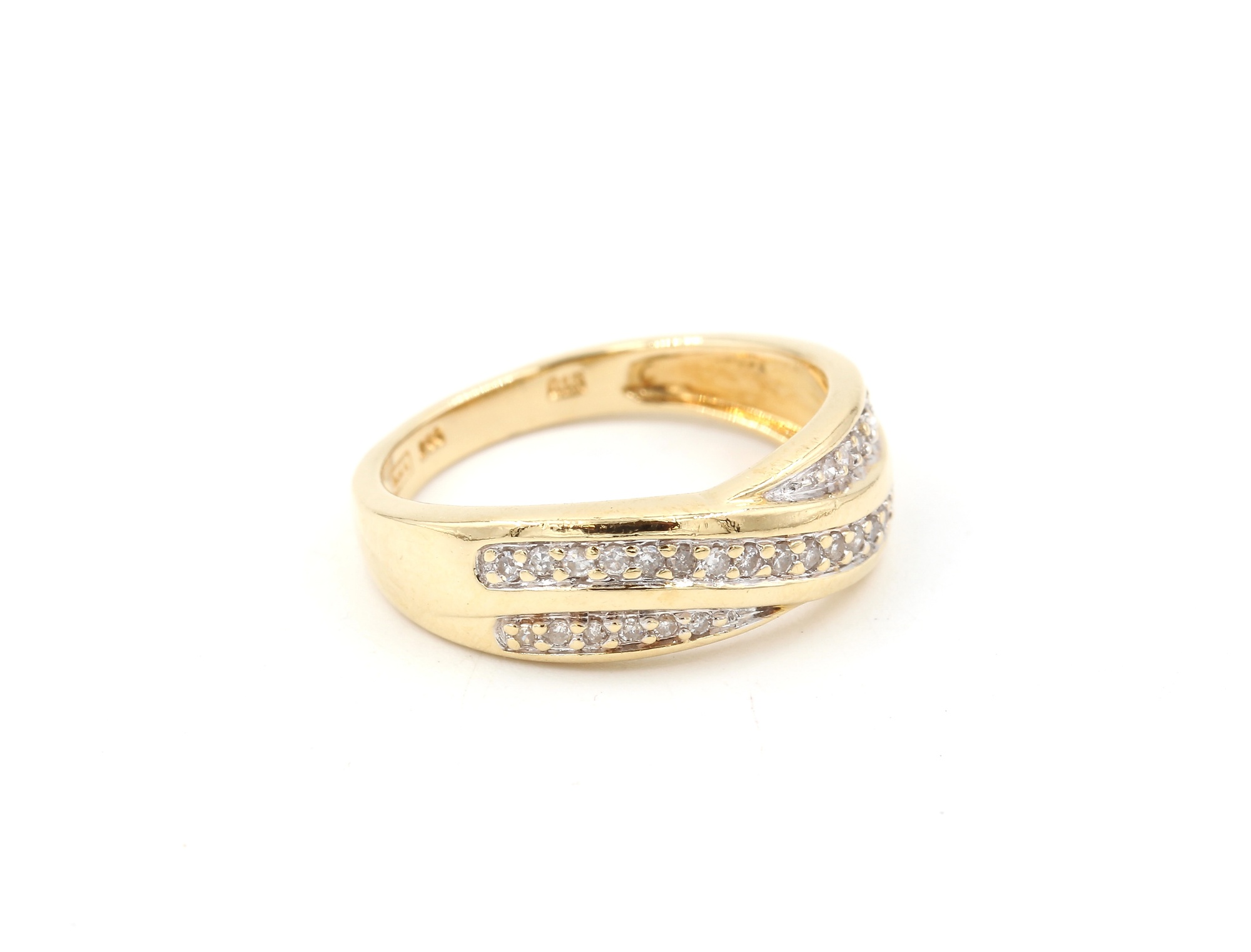 Diamantring i 18k guld 0,15 ct diamanter. vikt: 4,2g