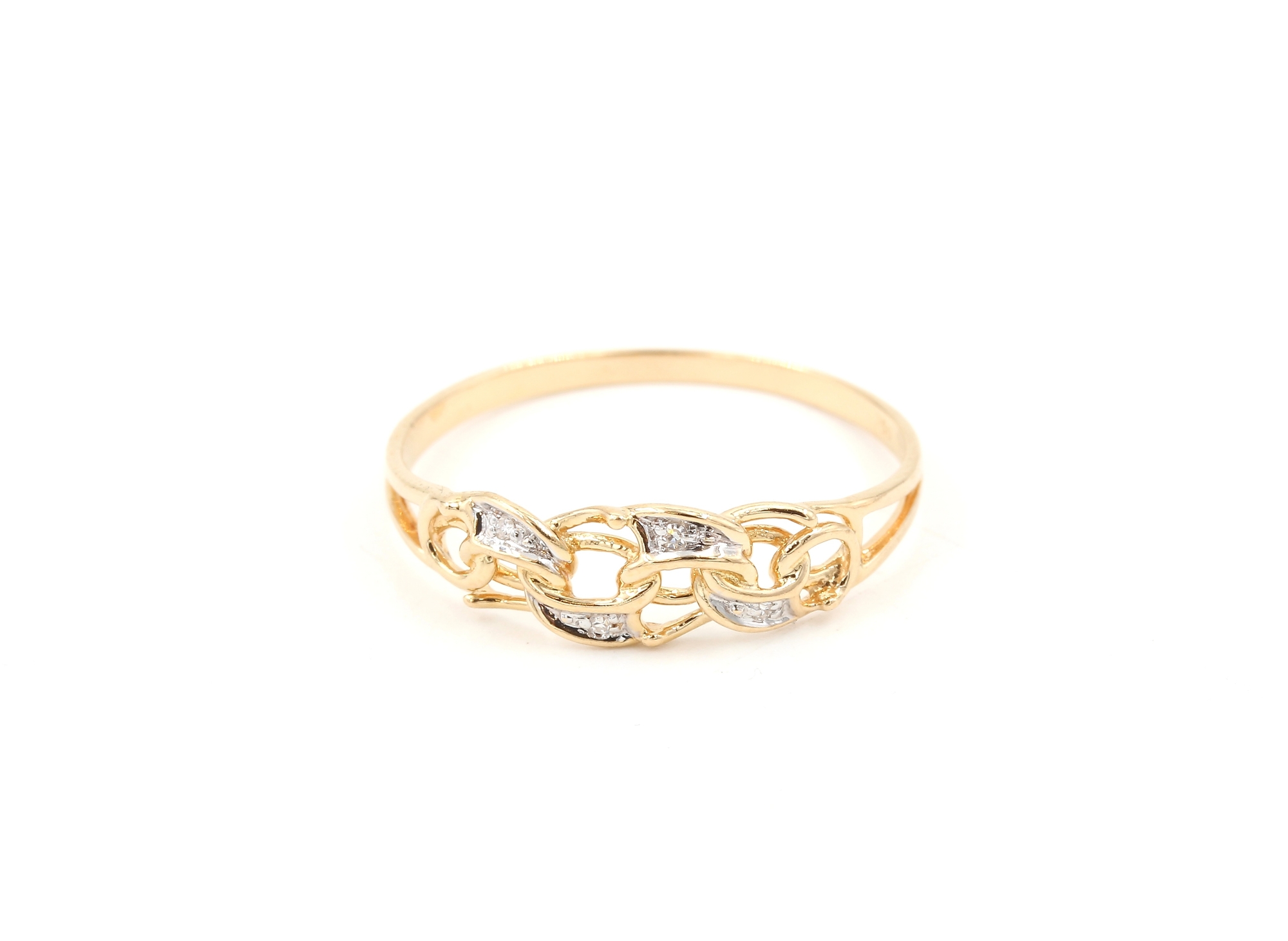 Bismarck ring i 18k guld med diamanter. vikt: 1,8g