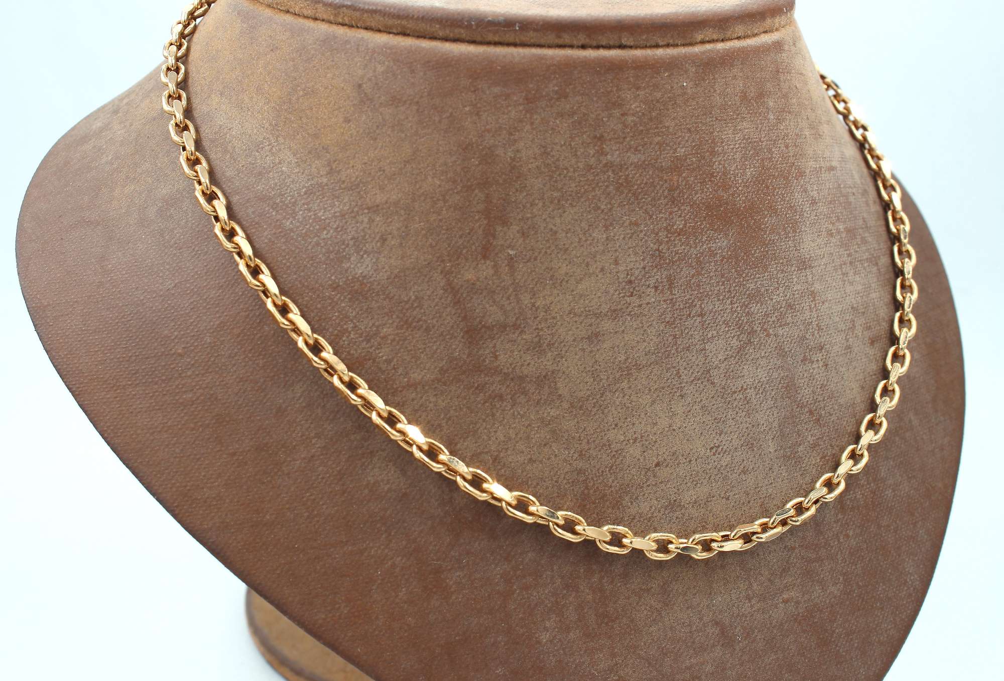 Ankar halsband i 18k guld- ihålig. vikt: 13,8g