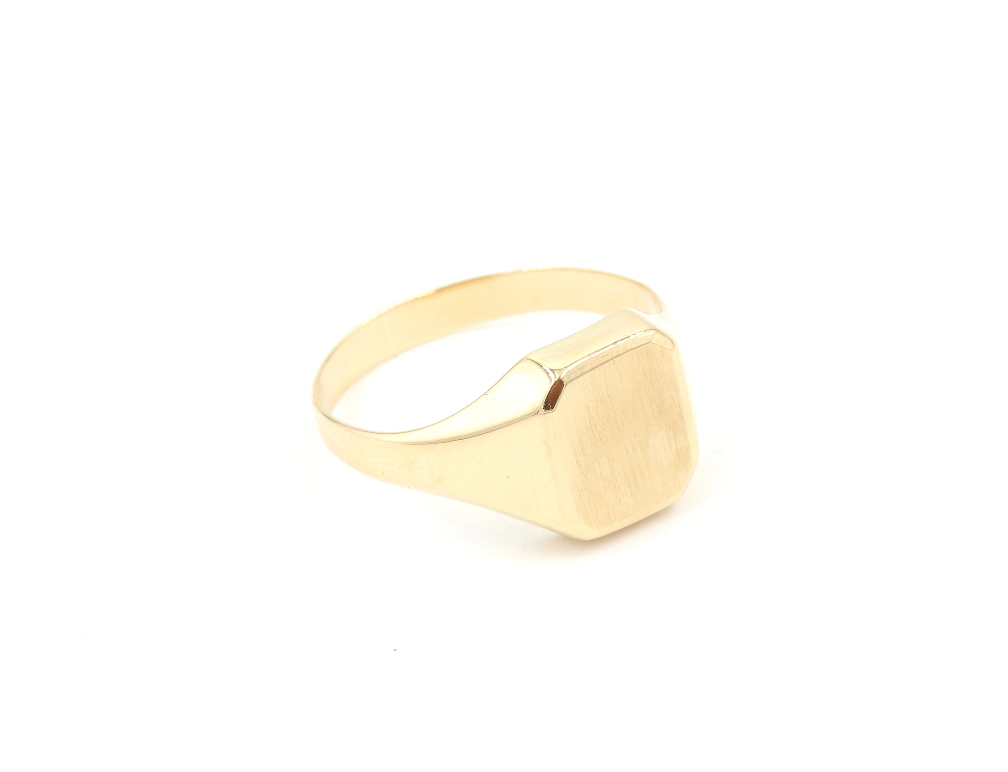 Klackring i 18k guld. vikt:3,27g