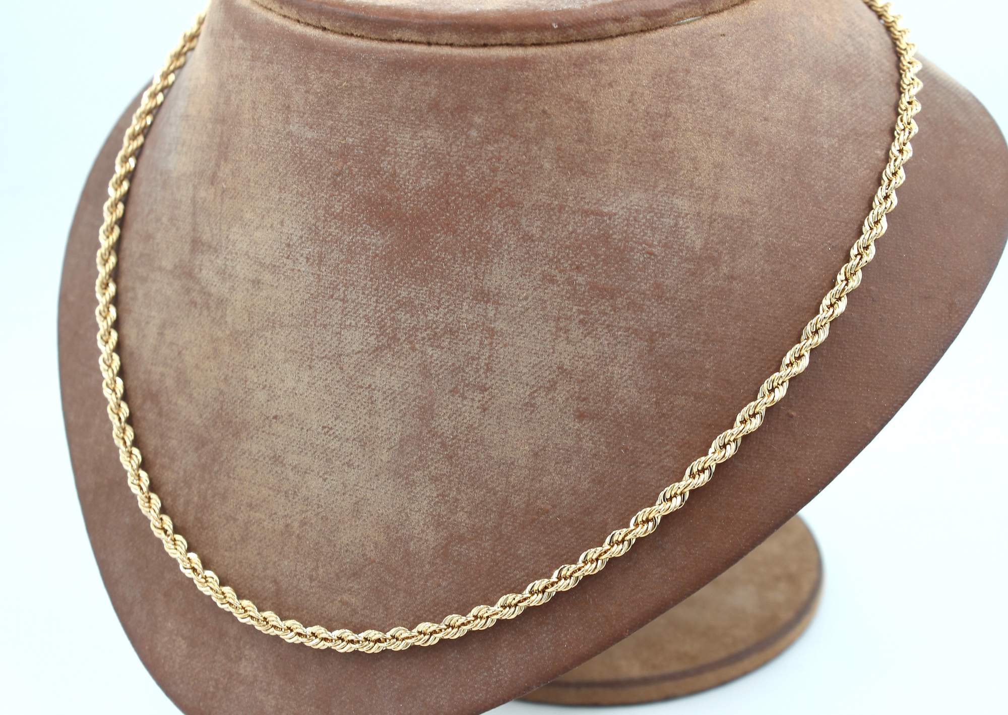Cordell halsband i 18k guld- ihålig. vikt:9,3g