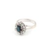 Diamant ring i 18k vitguld med en safir. 0,24ct diamaner. vikt: 3,56g