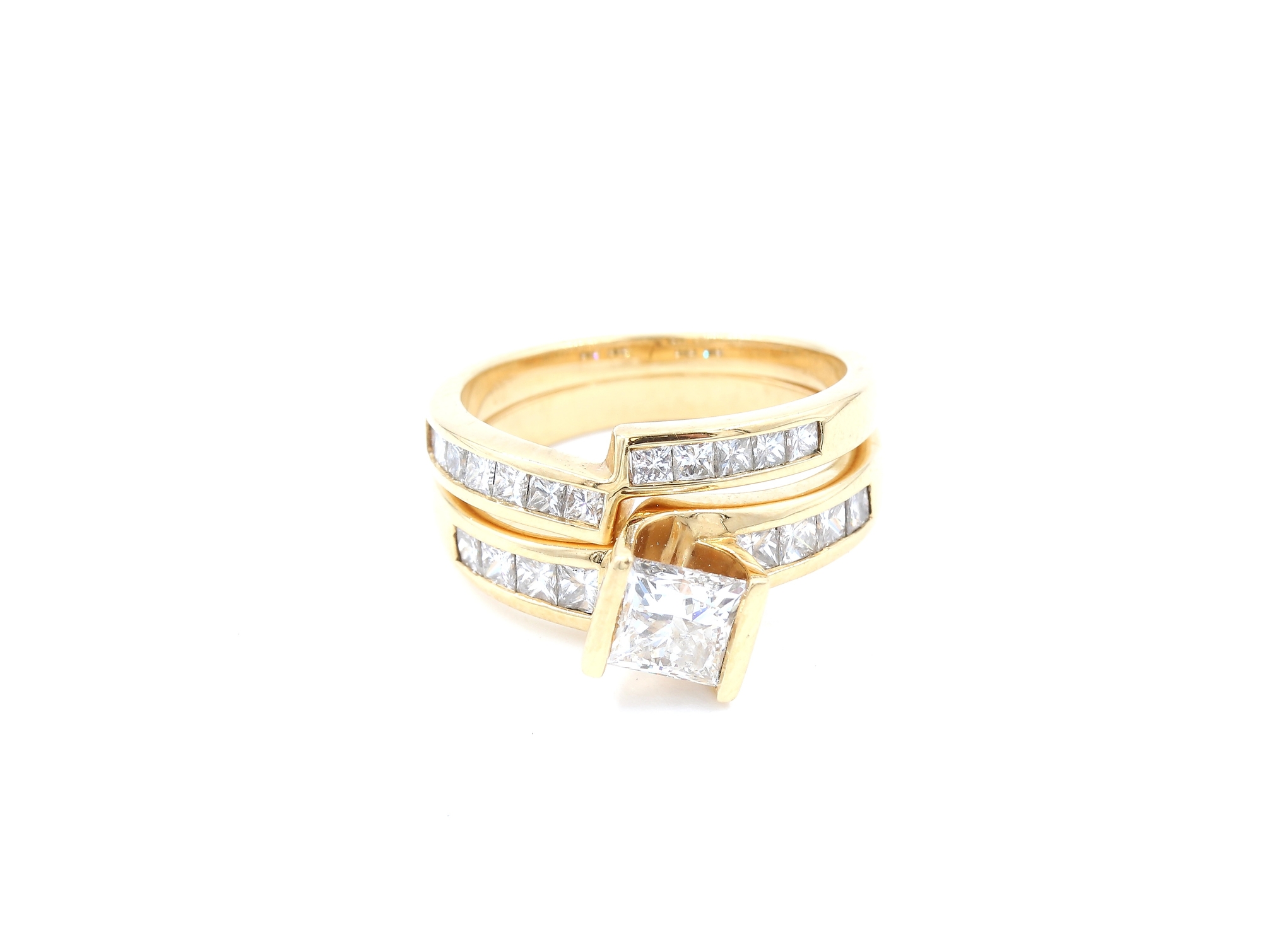 Diamantringar i 18K guld-ca 1,92 ct totalt. vikt: 9,48g