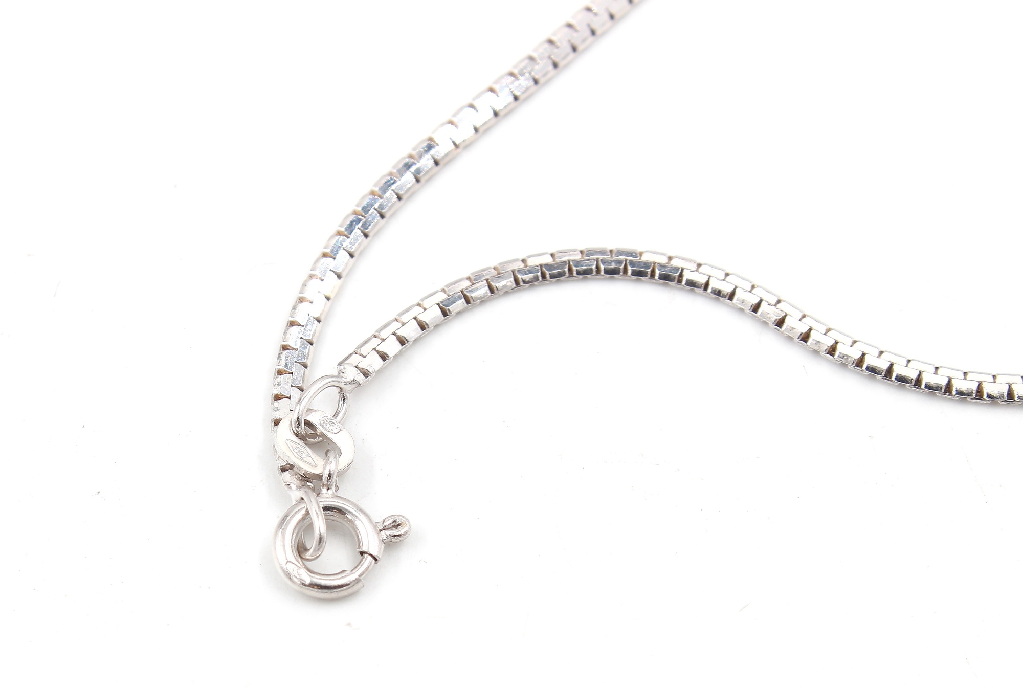 Armband i 18k vitguld. vikt: 3,3g