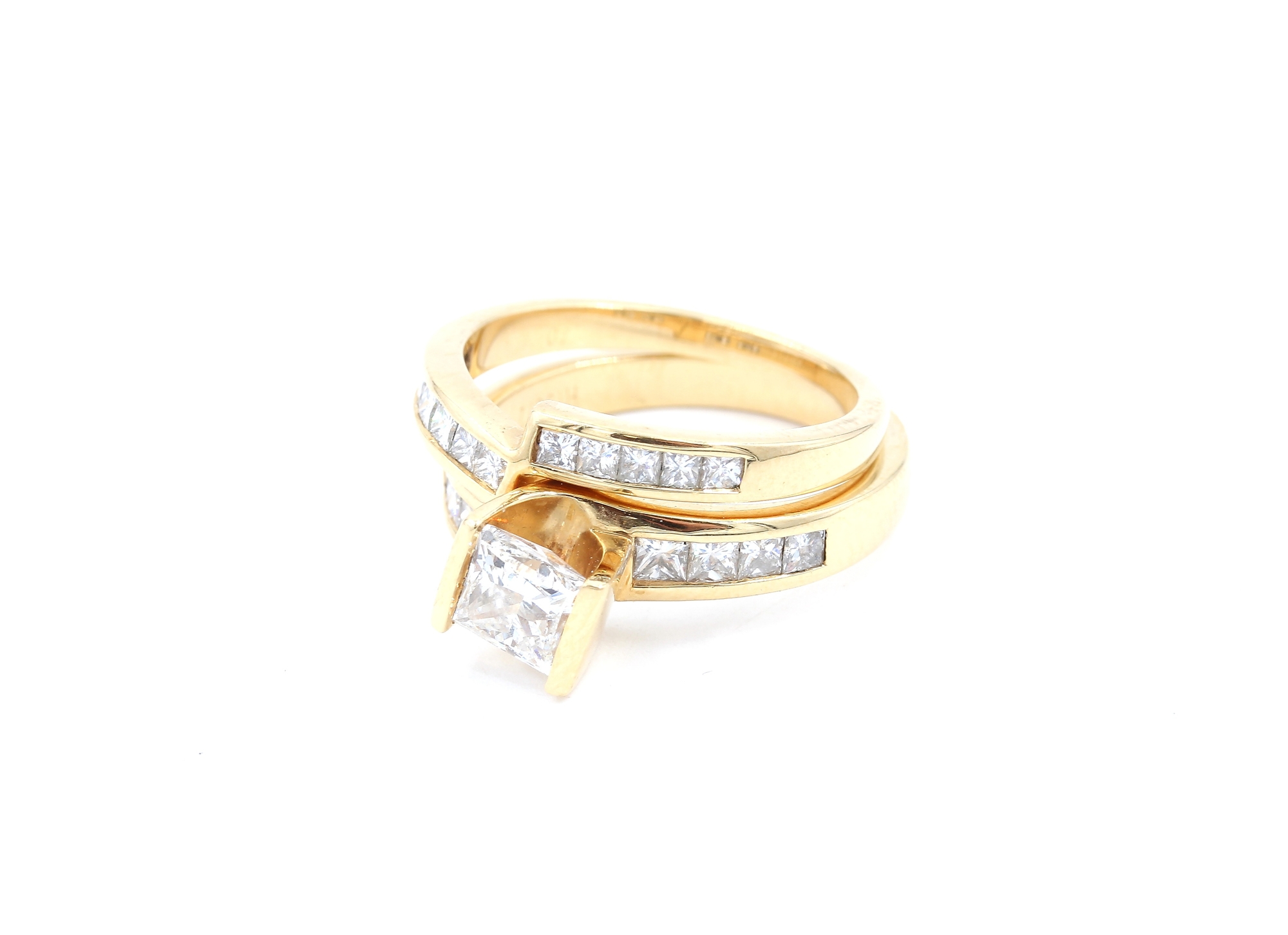Diamantringar i 18K guld-ca 1,92 ct totalt. vikt: 9,48g