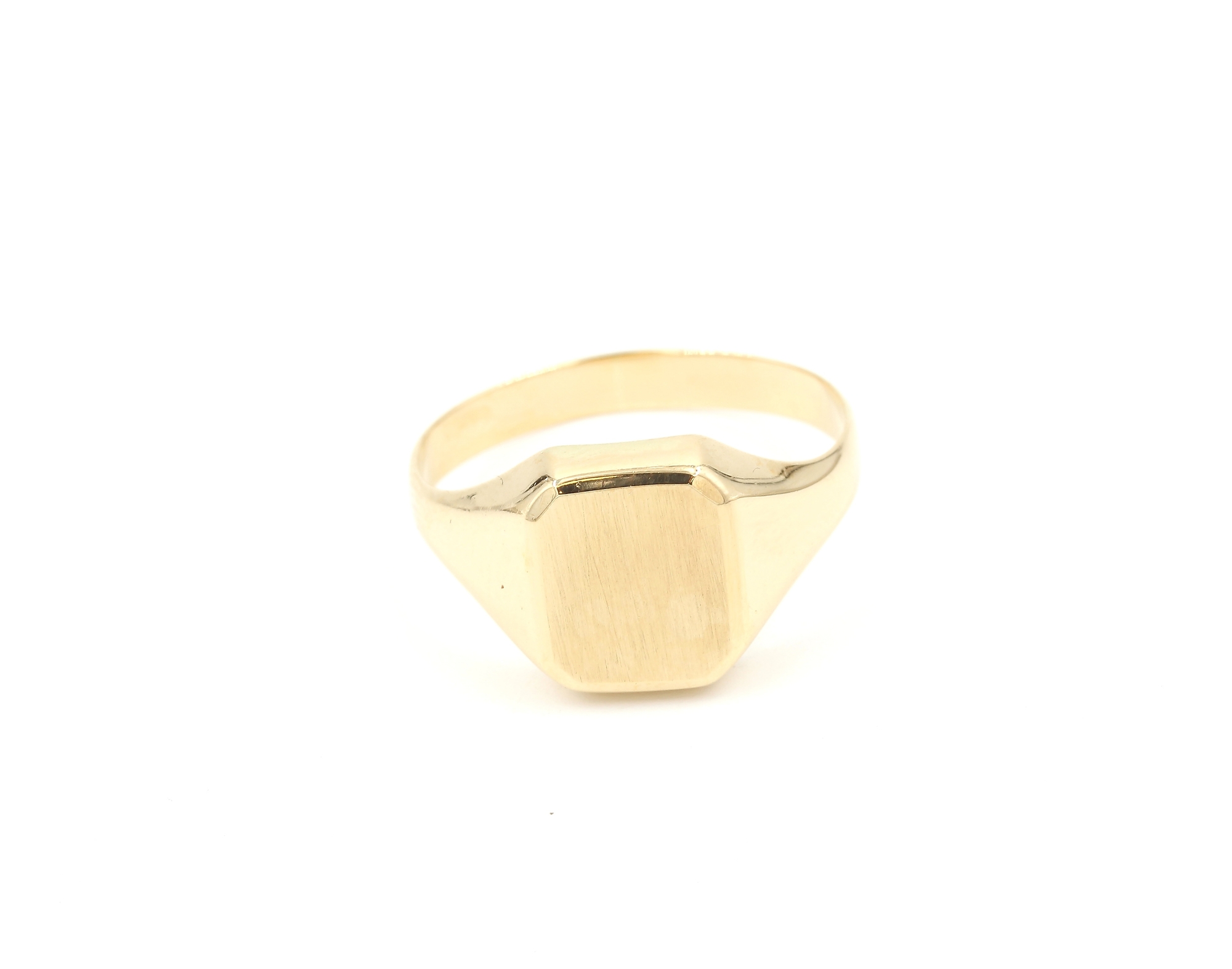 Klackring i 18k guld. vikt:3,27g