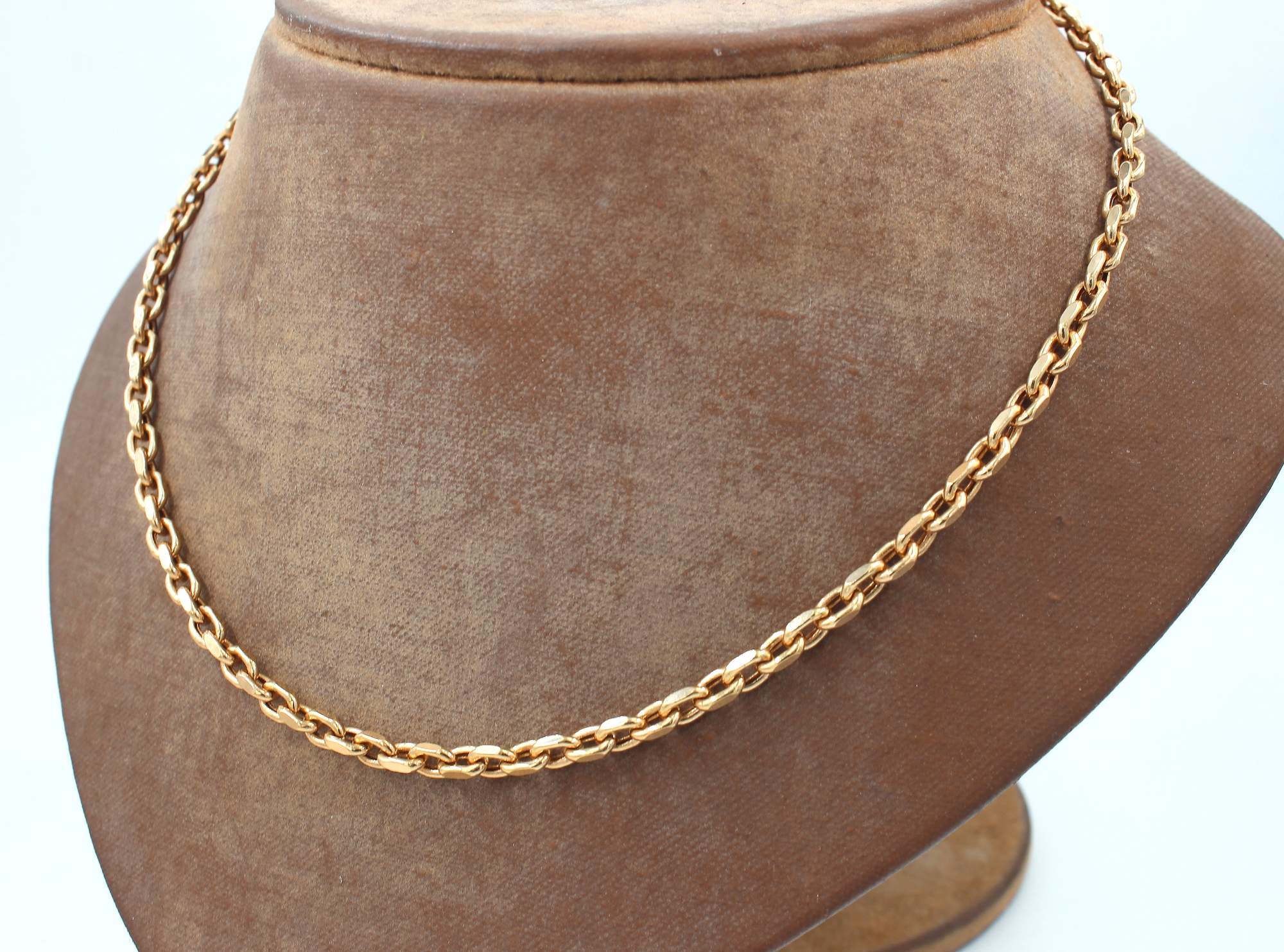 Ankar halsband i 18k guld- ihålig. vikt: 13,8g