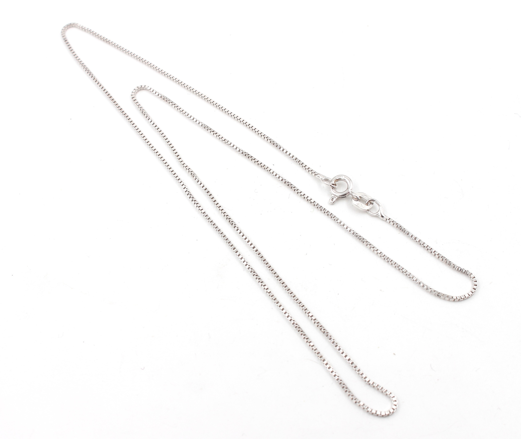 Venezia halsband i 18k vitguld . vikt: 2,6g