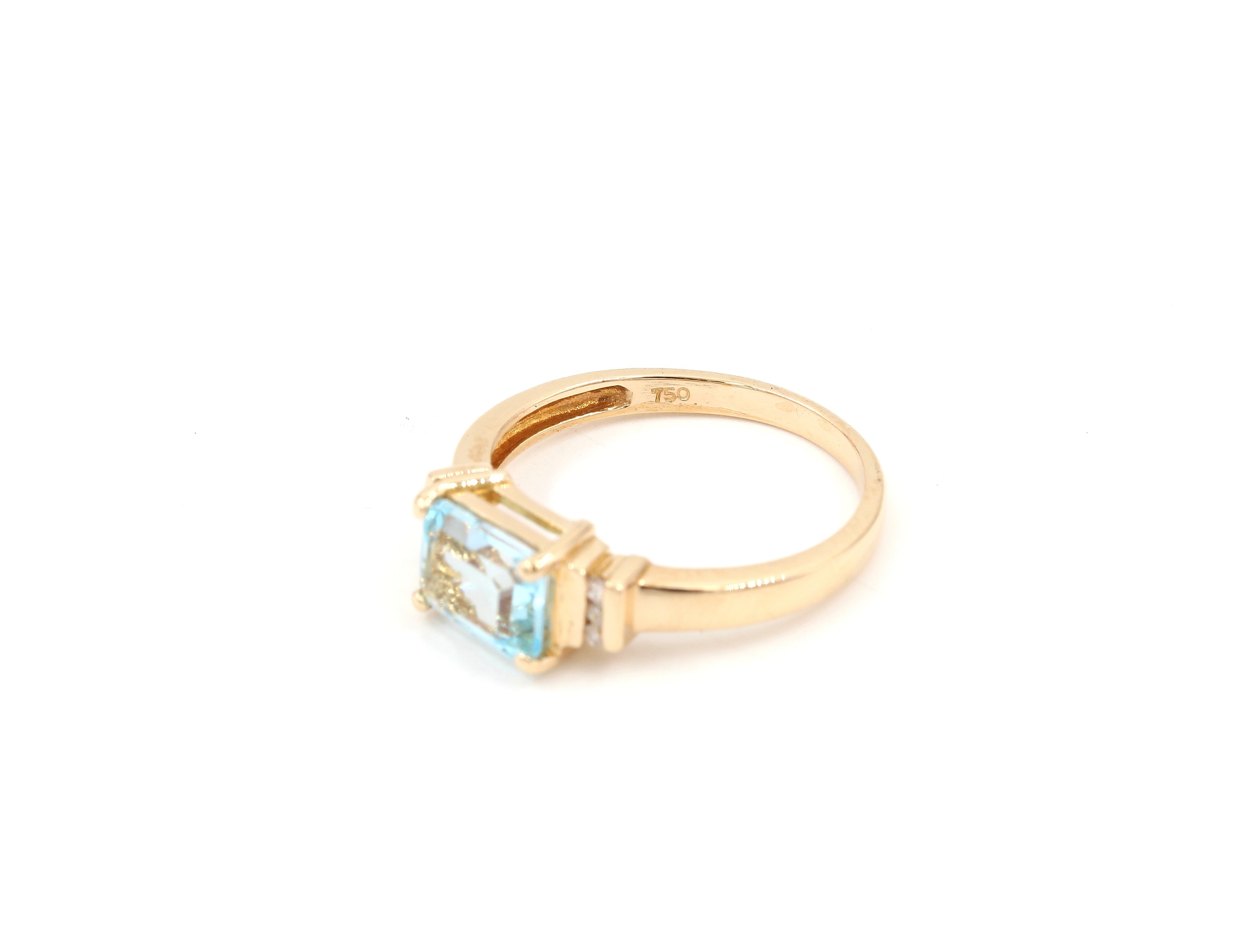 Diamant ring i 18k guld med en akvamarin. vikt: 3,63g