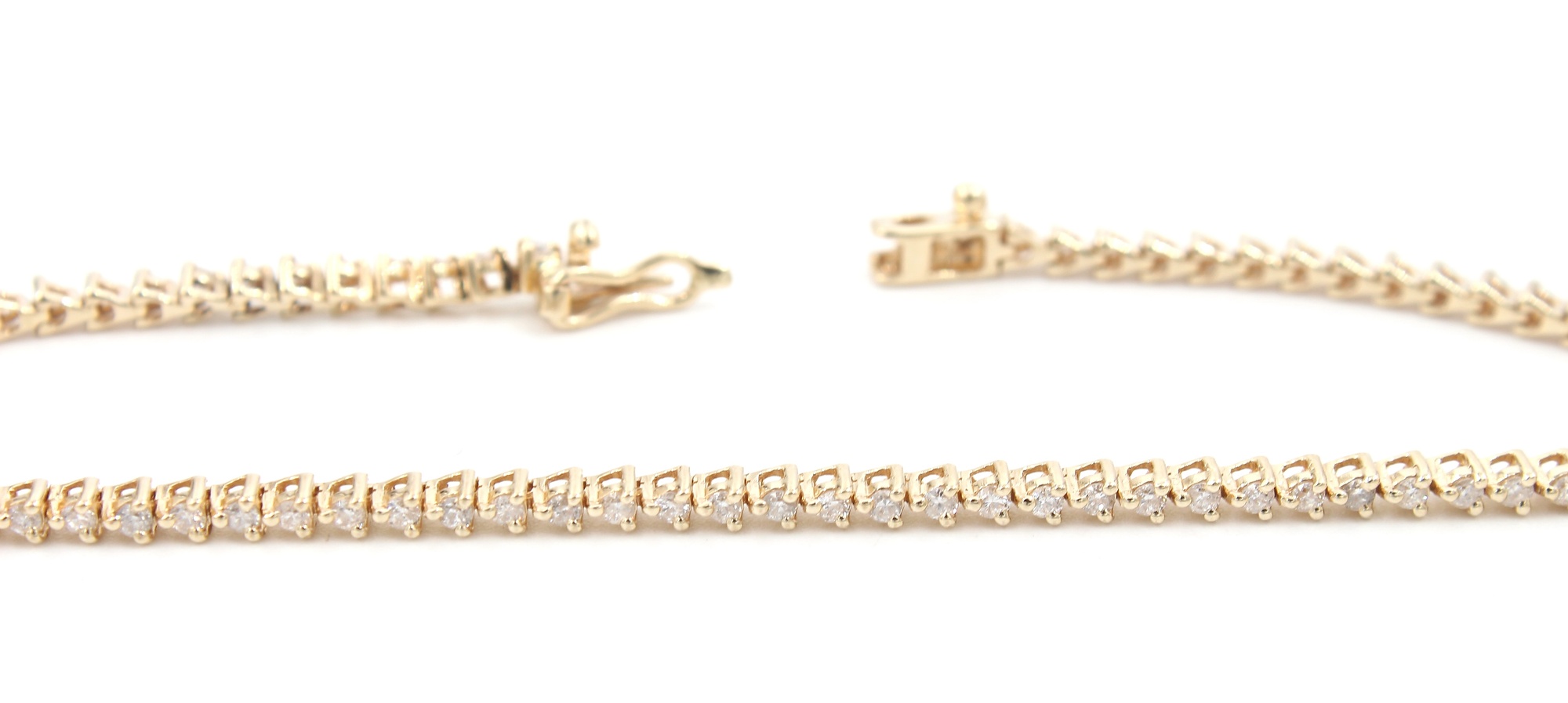 Tennis armband i 14k guld med diamanter. vikt: 4,77g