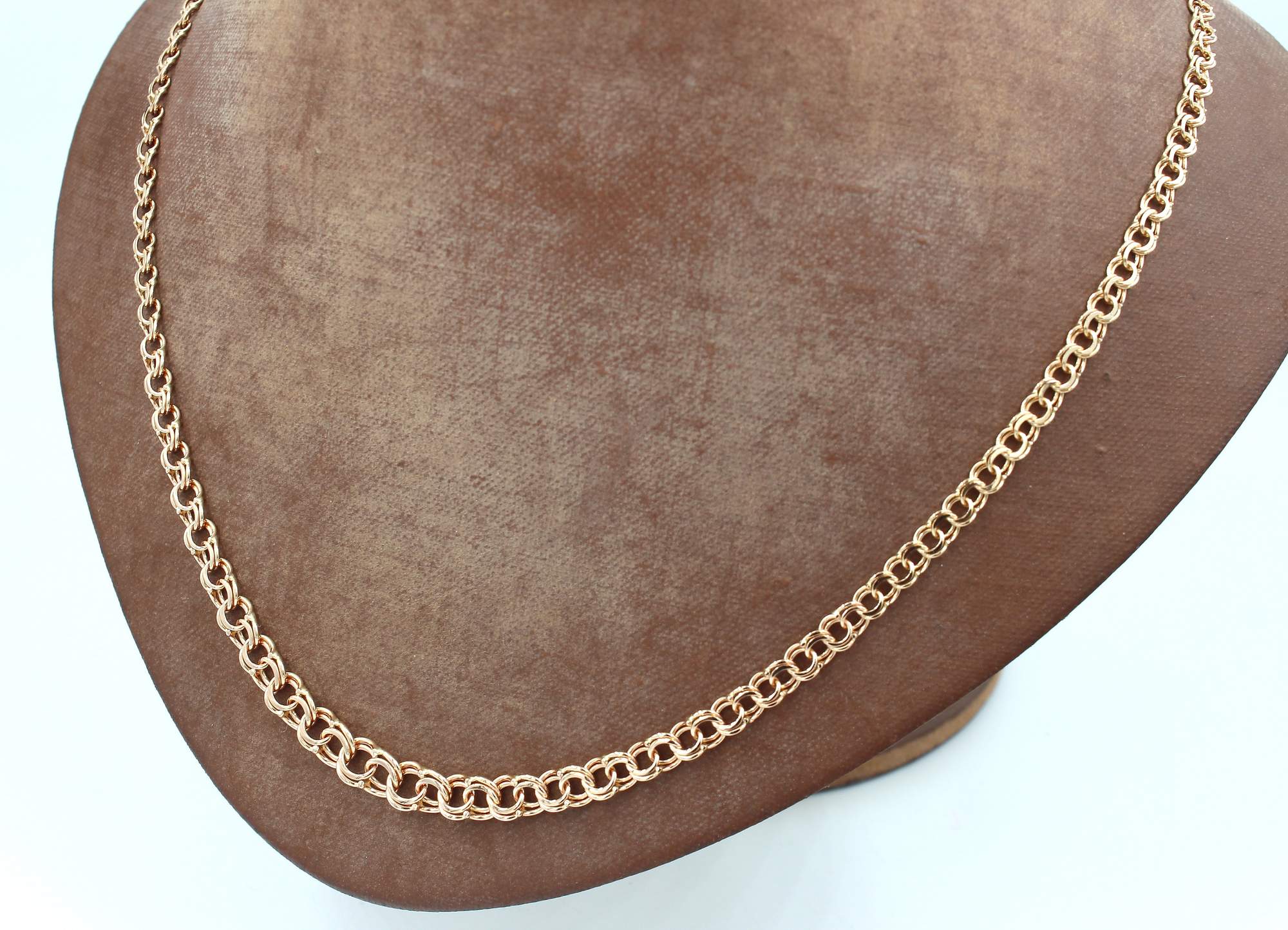 Bismarck halsband i 18k guld . vikt: 11,45 g