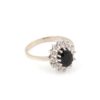 Diamant ring i 14k vitguld med en safir. vikt: 4,46g