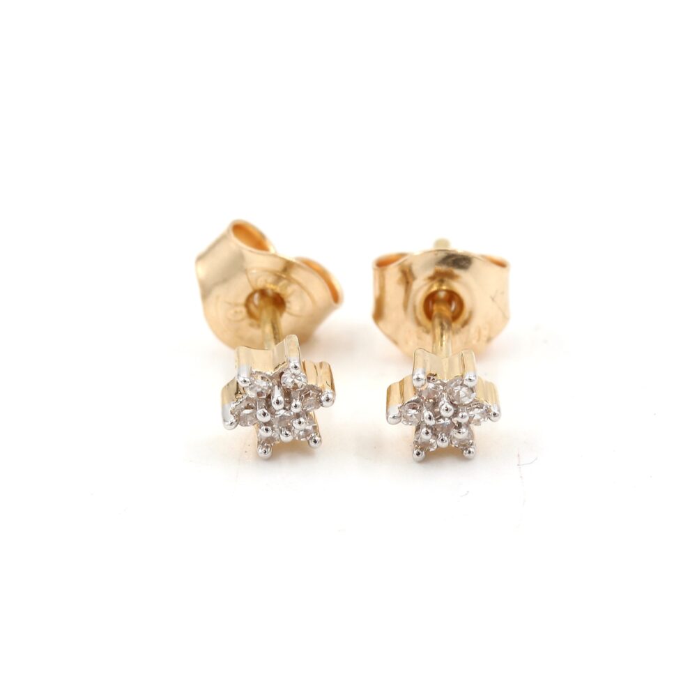 Diamant örhängen i 18k guld. vikt 0,92g