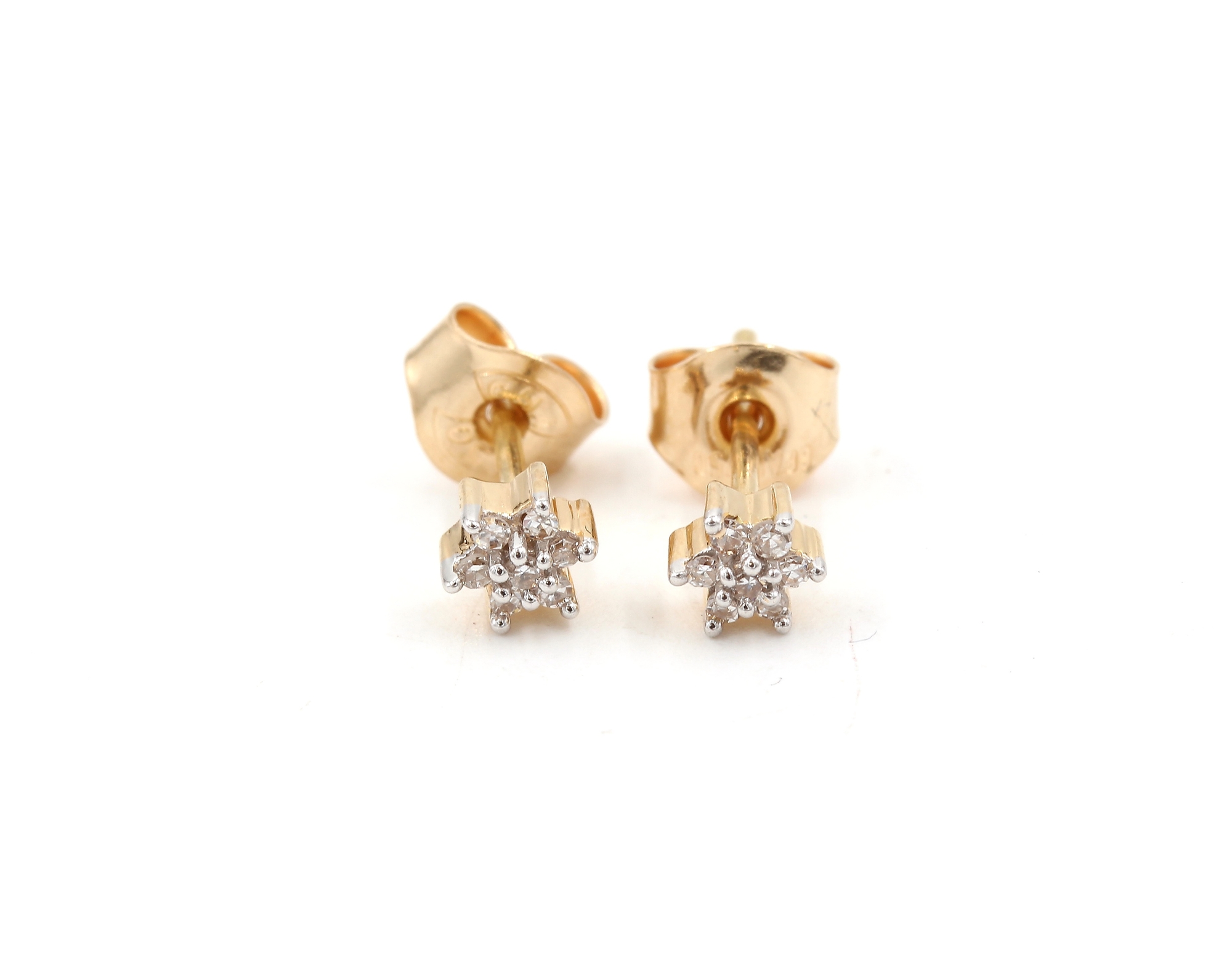 Diamant örhängen i 18k guld. vikt 0,92g