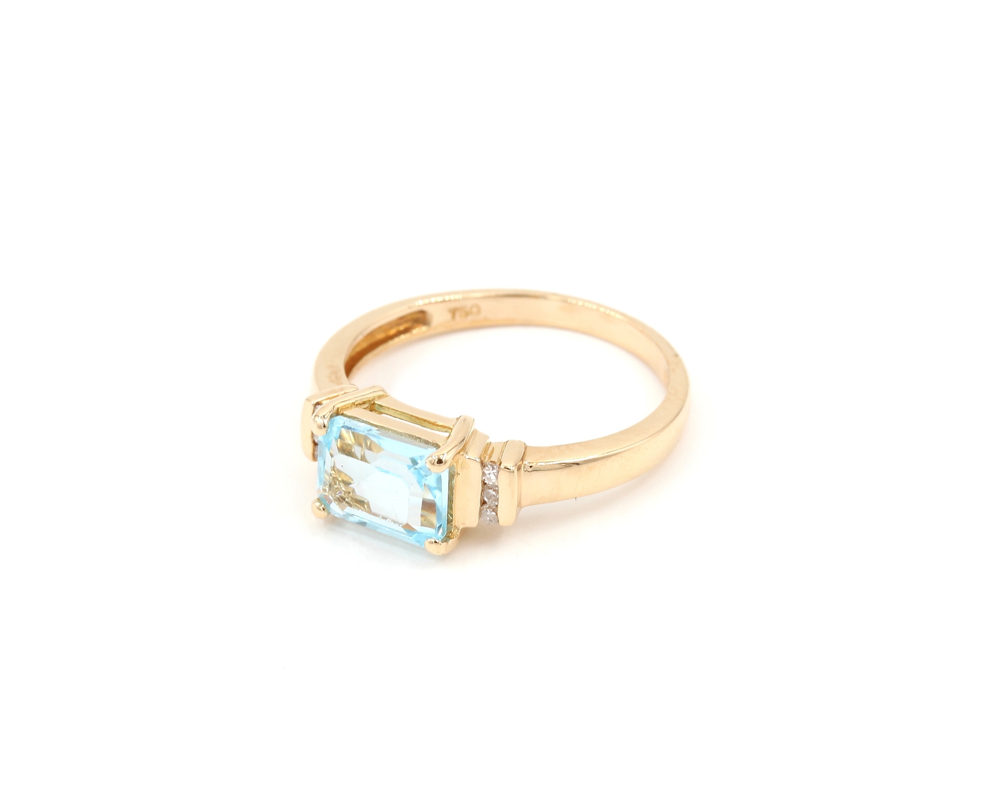 Diamant ring i 18k guld med en akvamarin. vikt: 3,63g