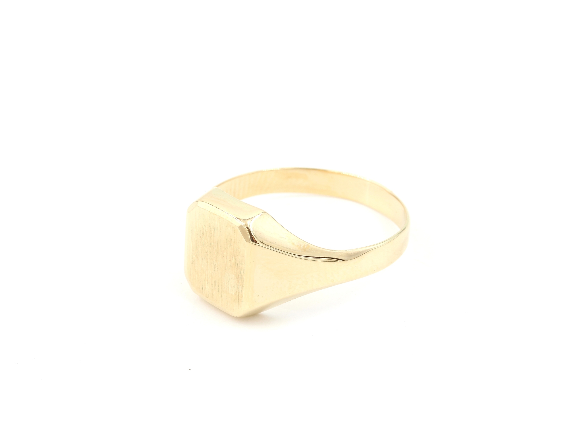 Klackring i 18k guld. vikt:3,27g