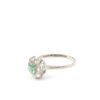 Diamantring i 18k guld med en smaragd. vikt:2,41g