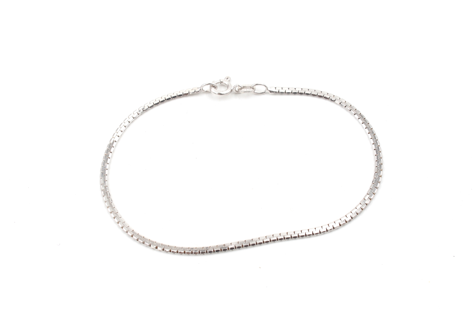 Armband i 18k vitguld. vikt: 3,3g