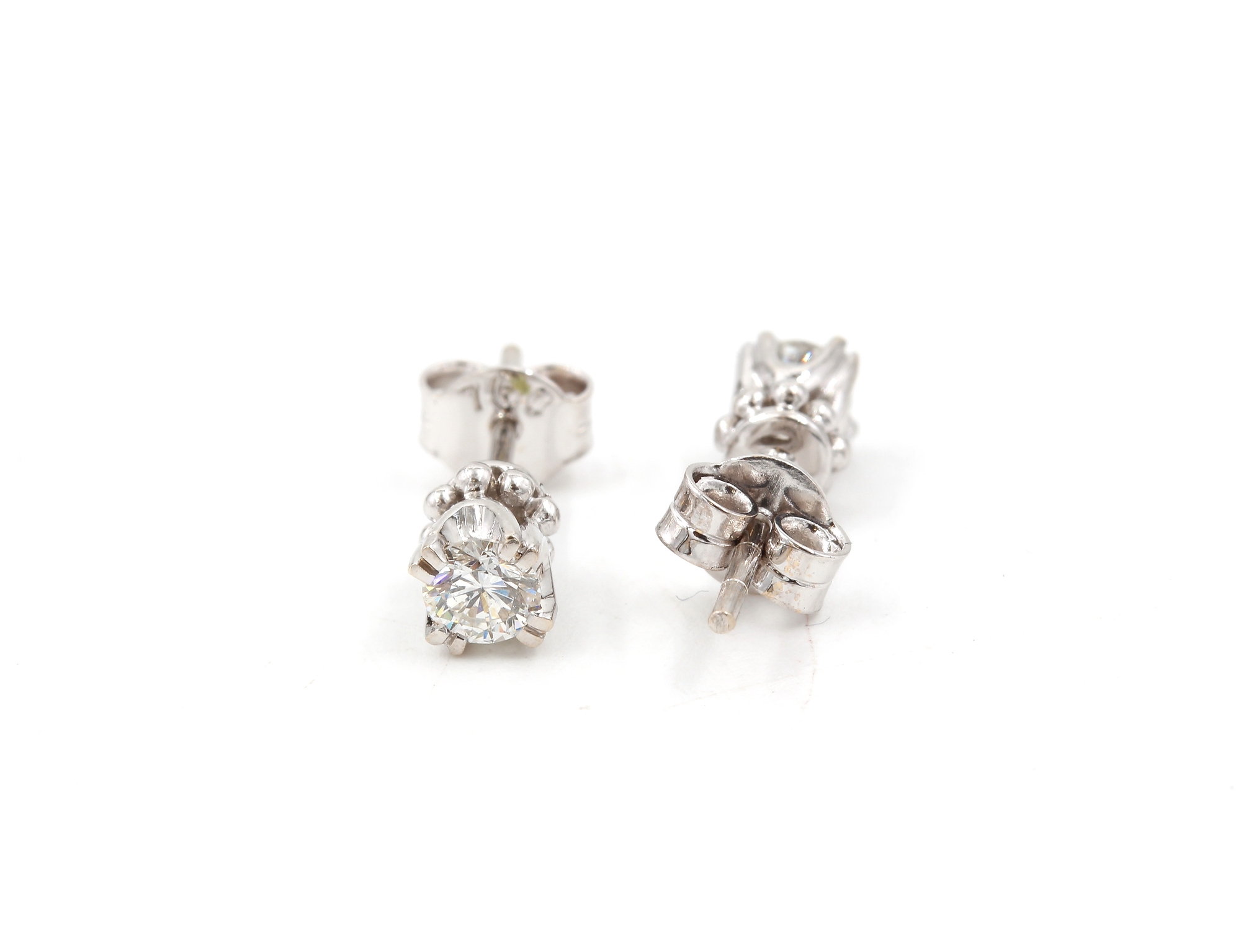 Diamant örhängen i 18k vitguld-ca 0,30 ct totalt.