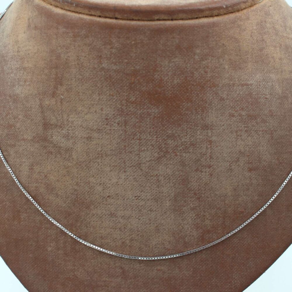 Venezia halsband i 18k vitguld . vikt: 2,6g