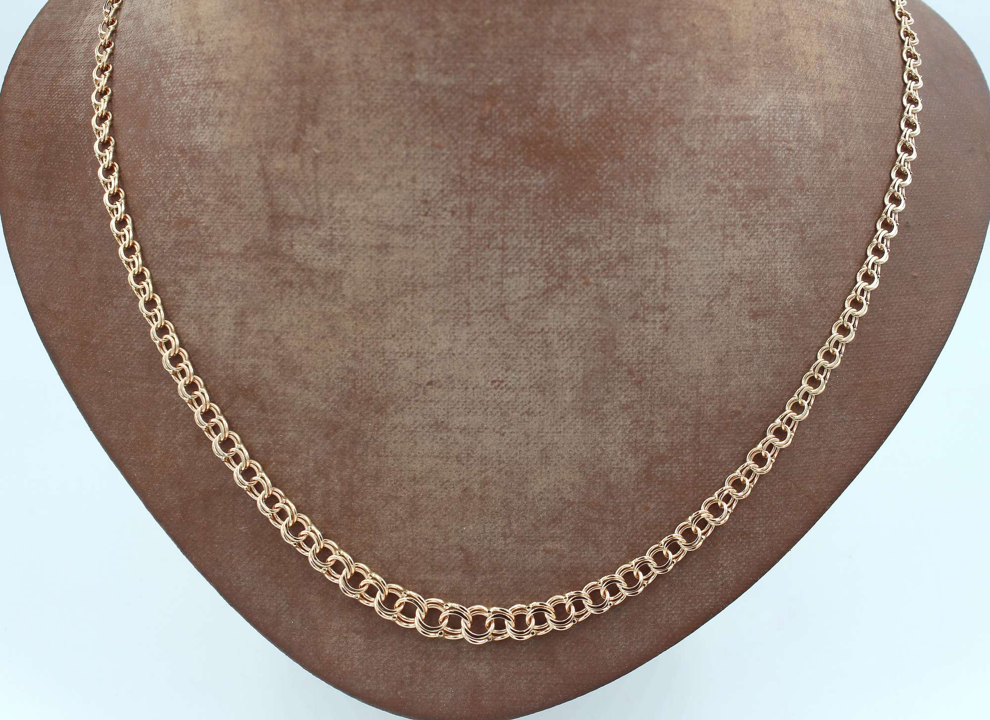 Bismarck halsband i 18k guld . vikt: 11,45 g