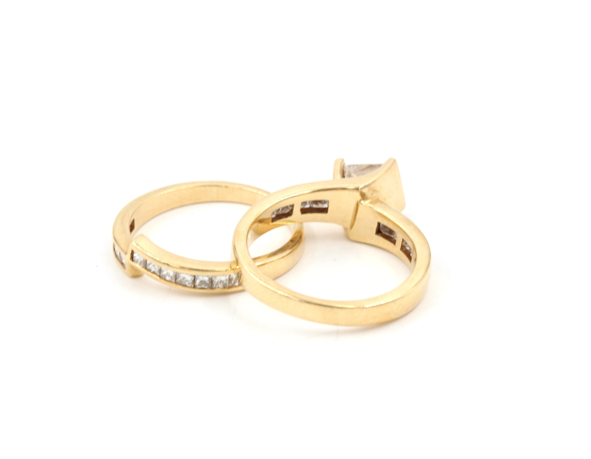 Diamantringar i 18K guld-ca 1,92 ct totalt. vikt: 9,48g