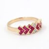 Diamantring i 18k guld med rubiner. vikt: 3,6g