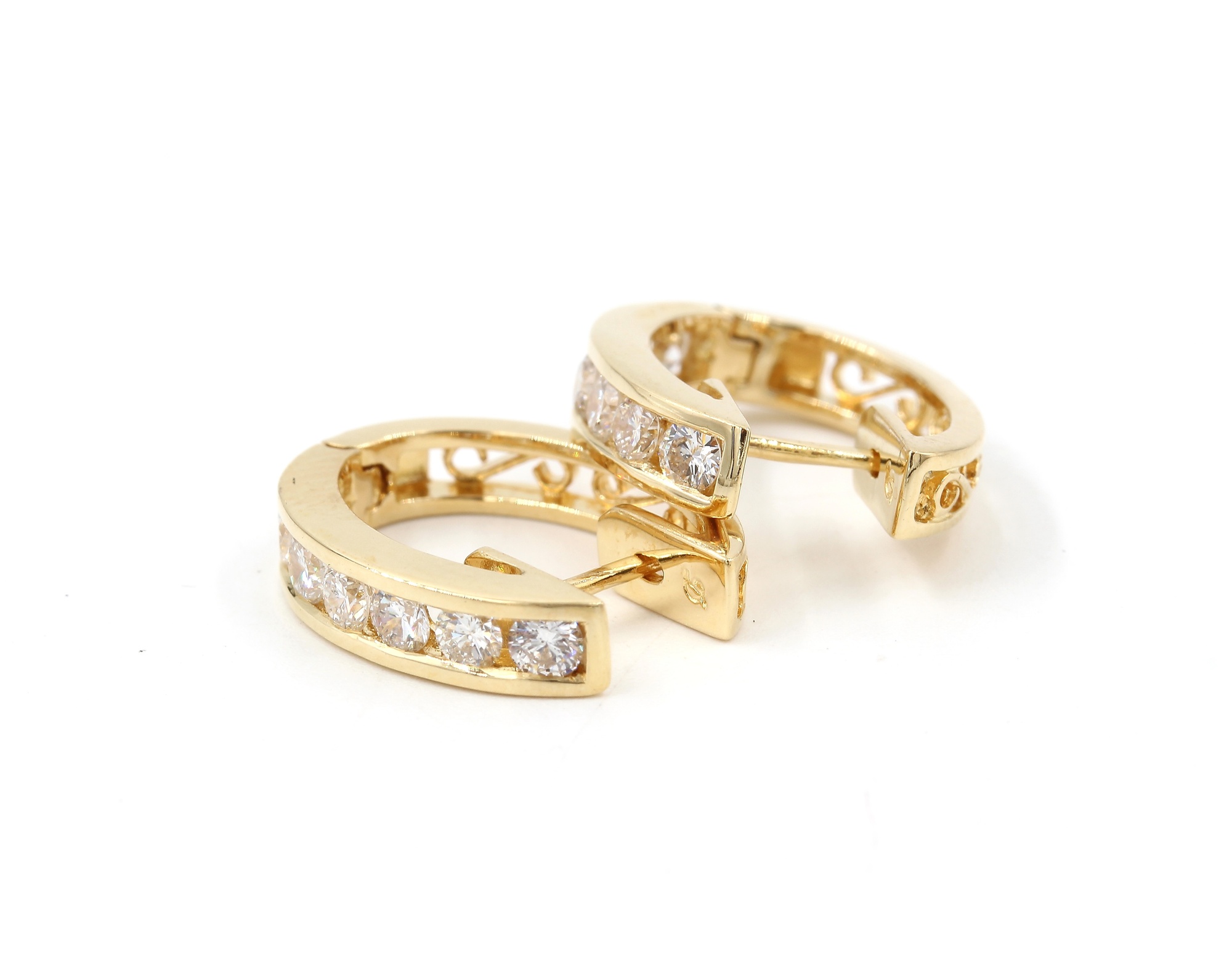Örhängen med diamanter i 18k guld. vikt: 4,95g
