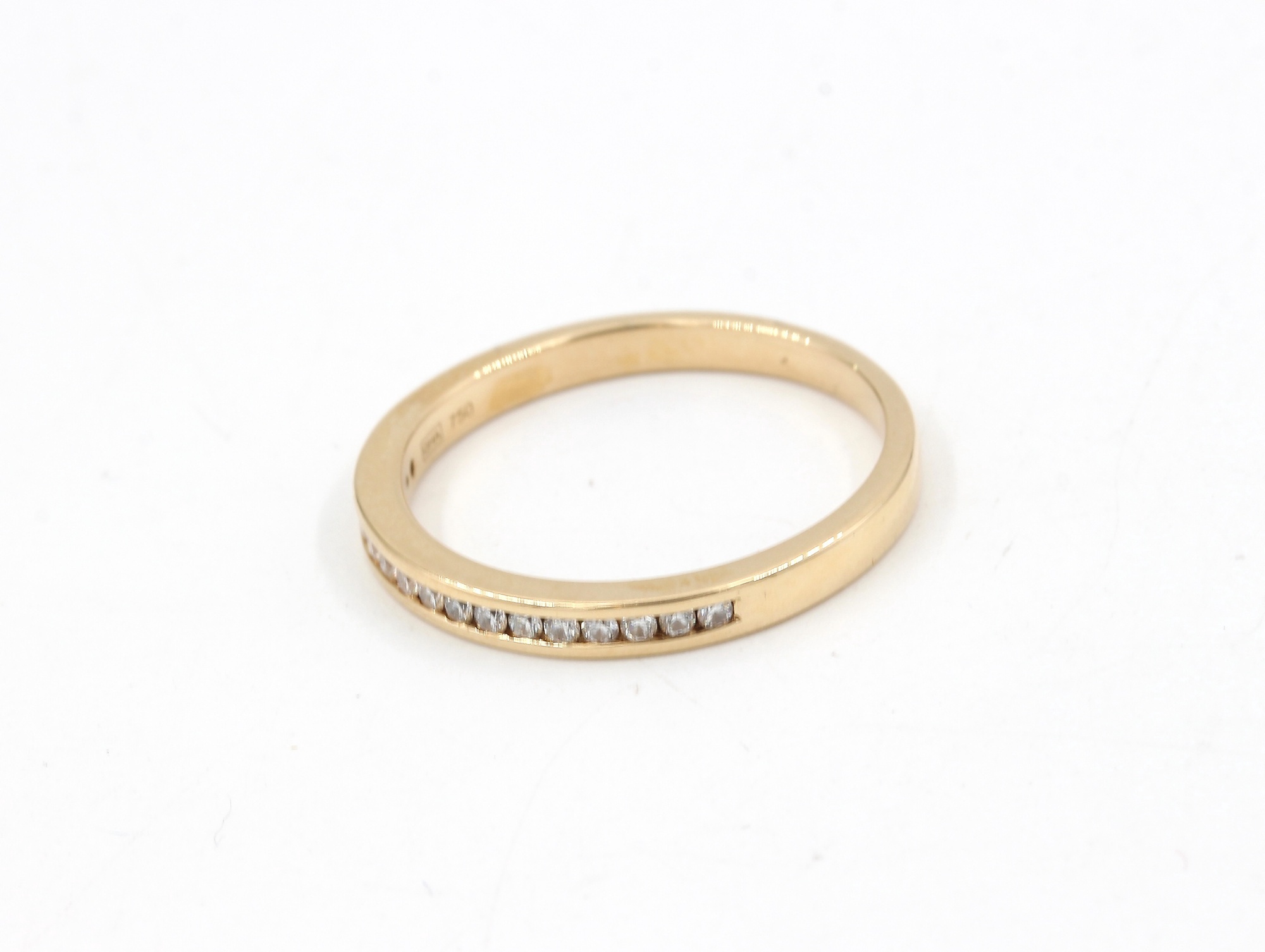 Diamantring i 18k guld. vikt: 2,65g