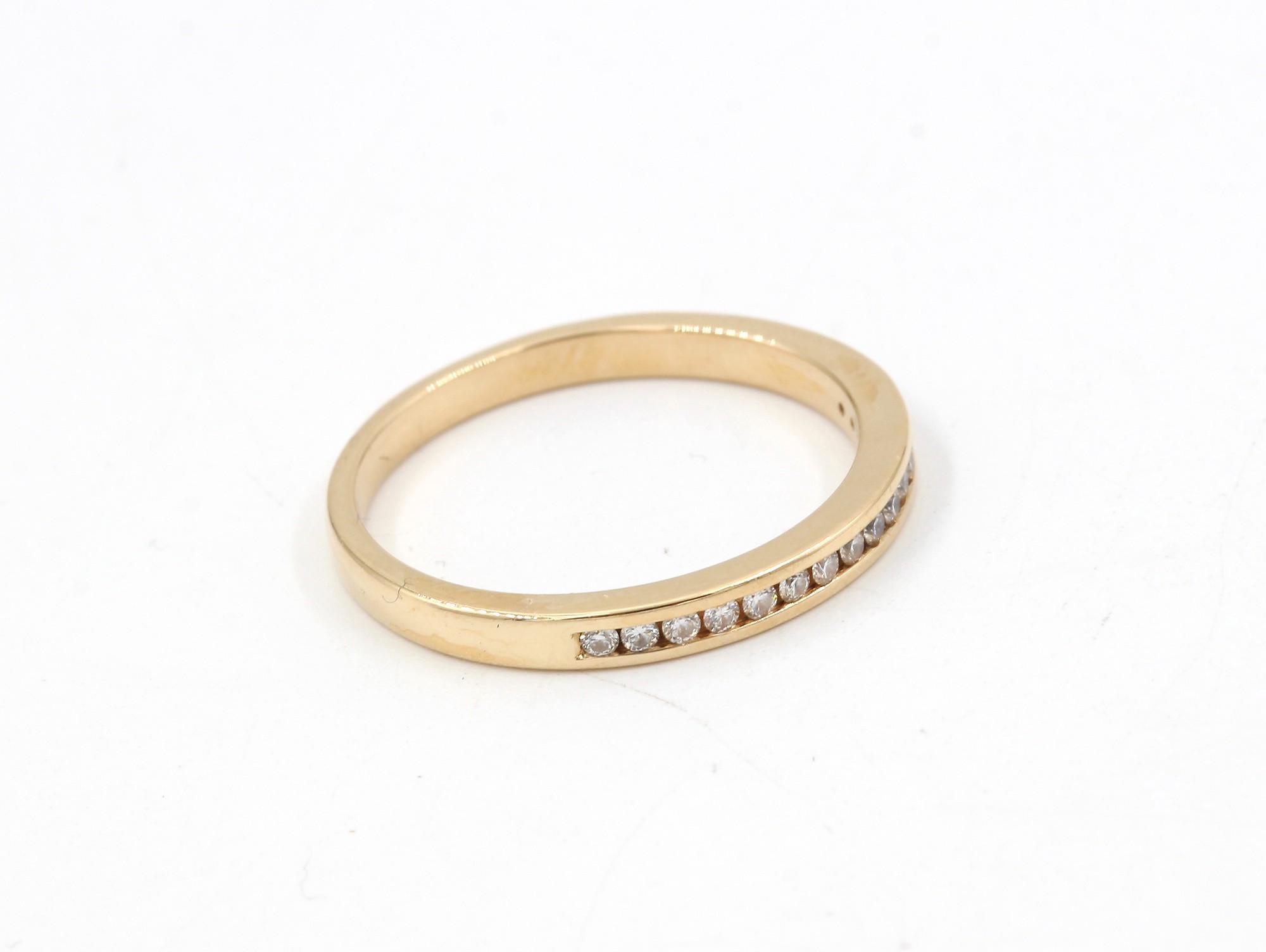 Diamantring i 18k guld. vikt: 2,65g