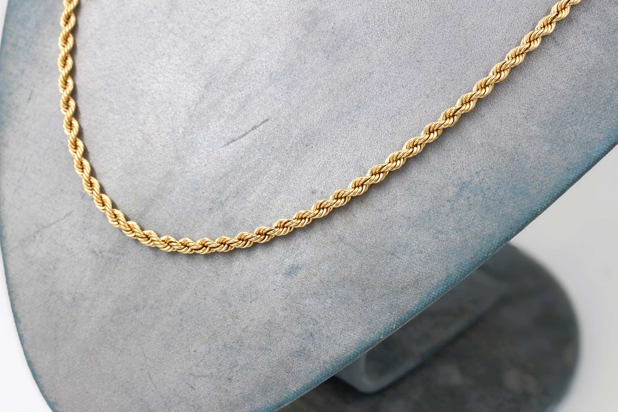 Cordell halsband i 18k guld- ihålig.Vikt 5.38g