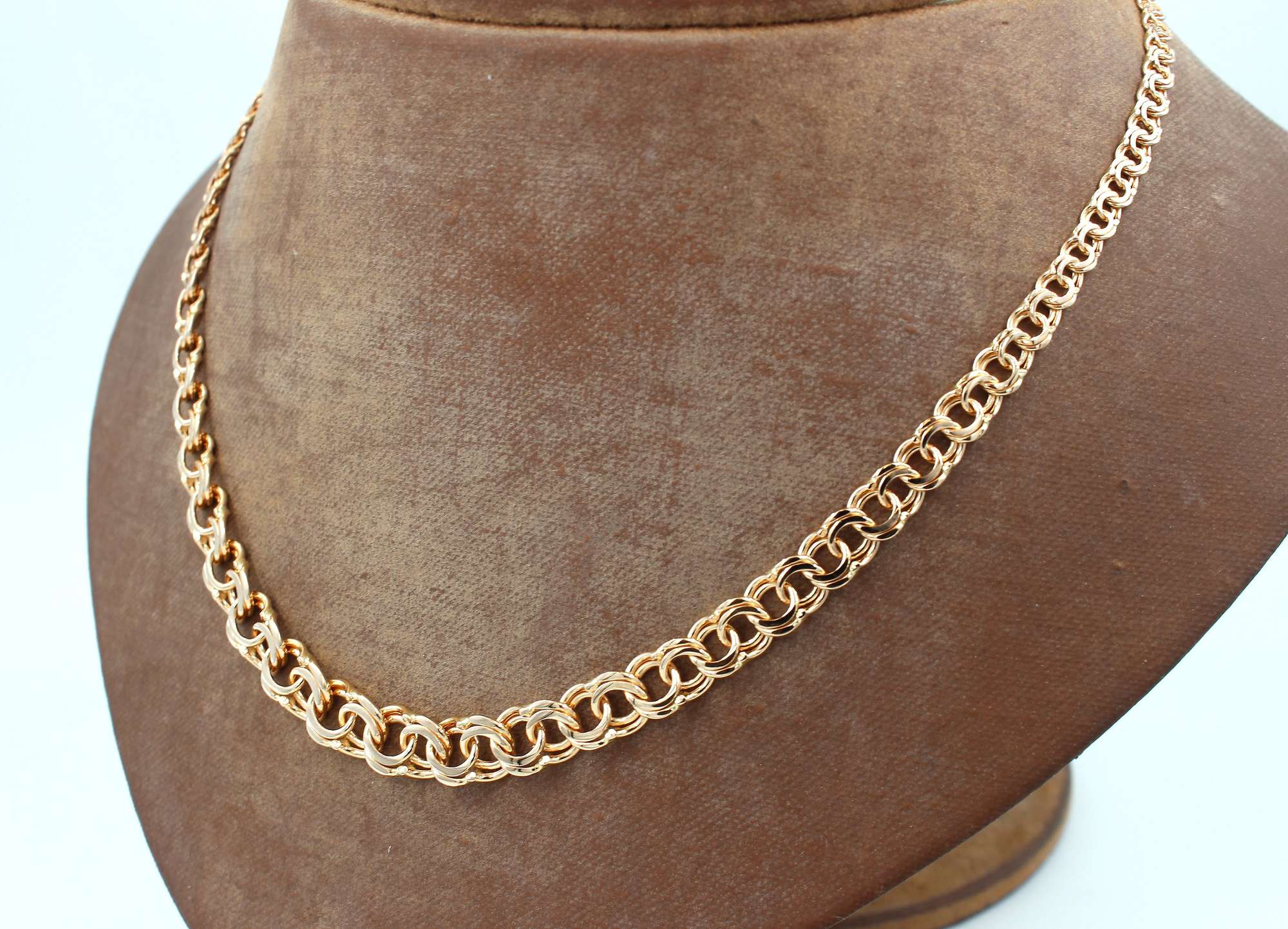 Bismarck halsband i 18k guld doserad. vikt: 19,6g
